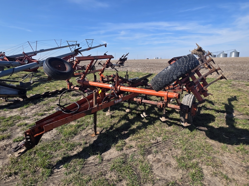 Allis Chalmers 1200 Field Cultivator (A66408)