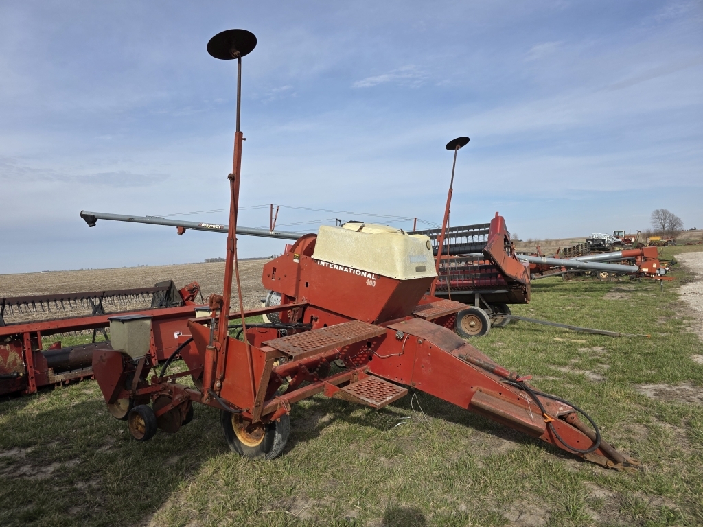 International 400 4R Planter (A66408)
