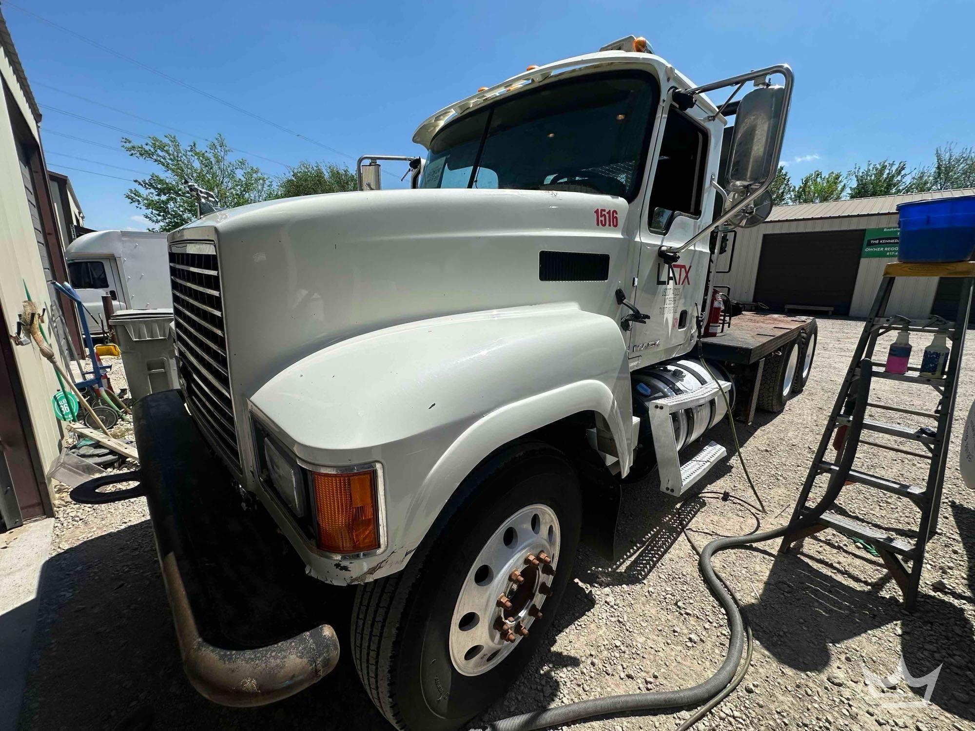 2015 Mack CHU613 T/A Wet Kit Day Cab Truck Tractor (A64194)