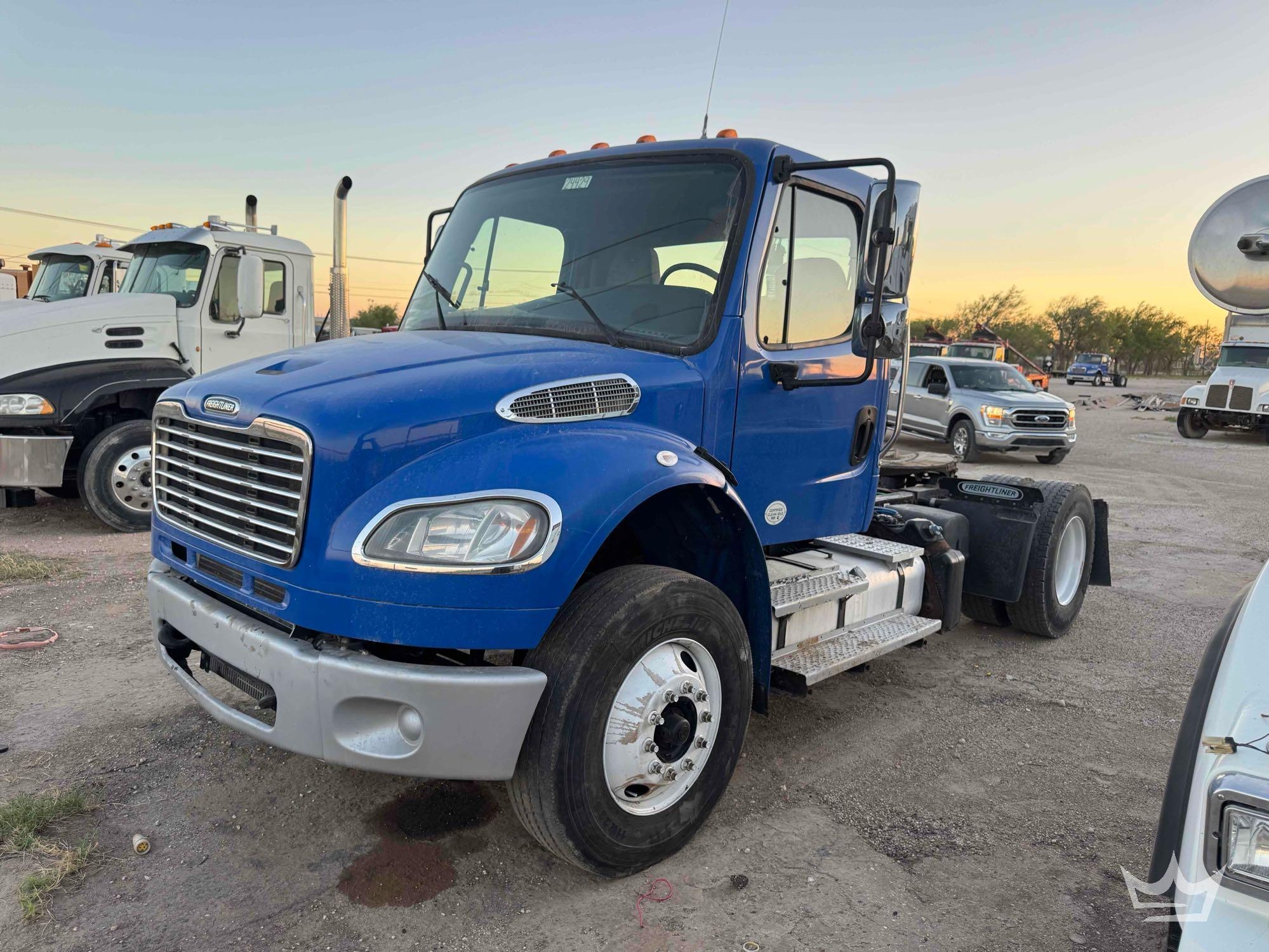 2016 Freightliner M2 106 S/A Day Cab Truck Tractor (A64194)