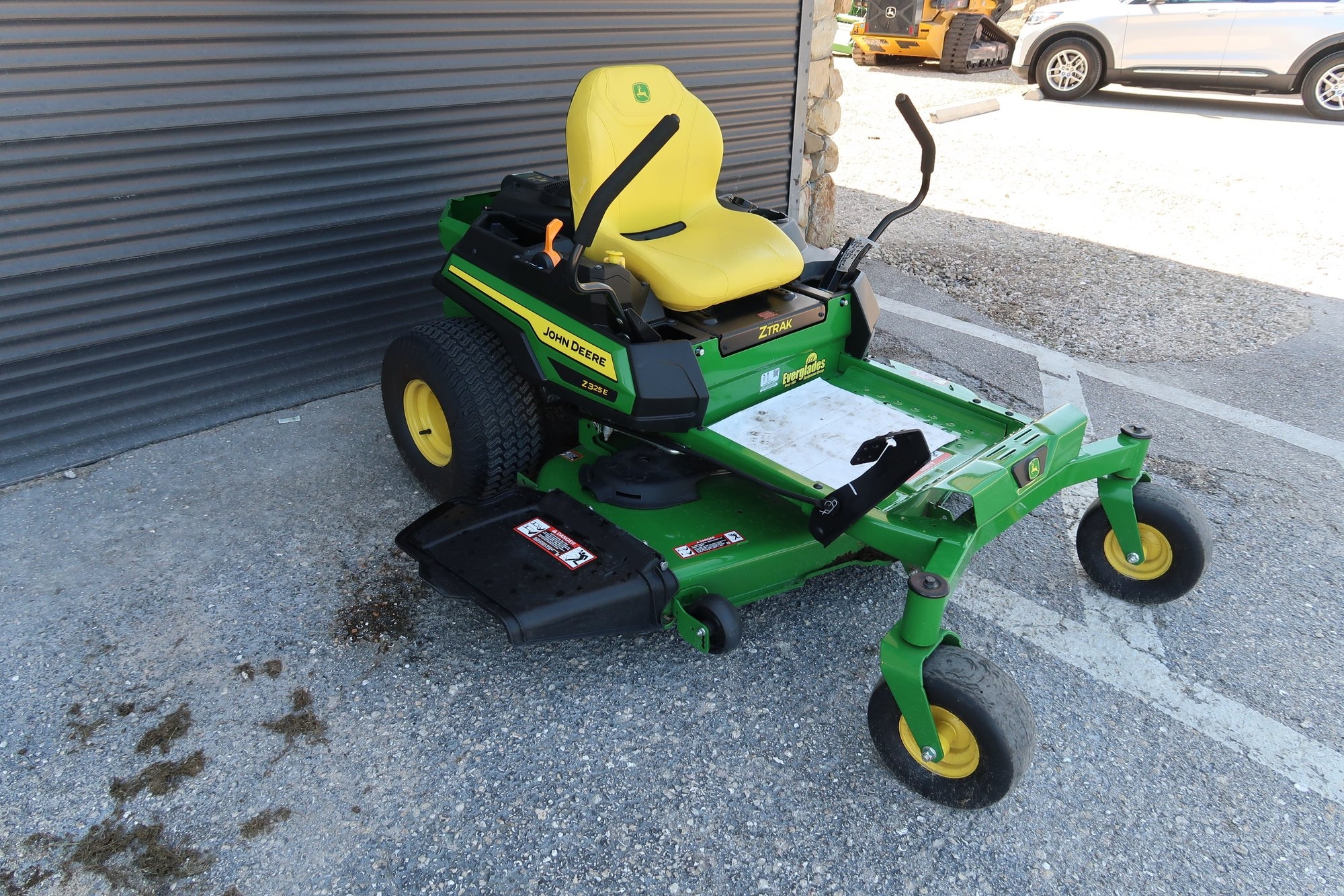 2025 JOHN DEERE Z325E LOT NUMBER 84 (A53084)
