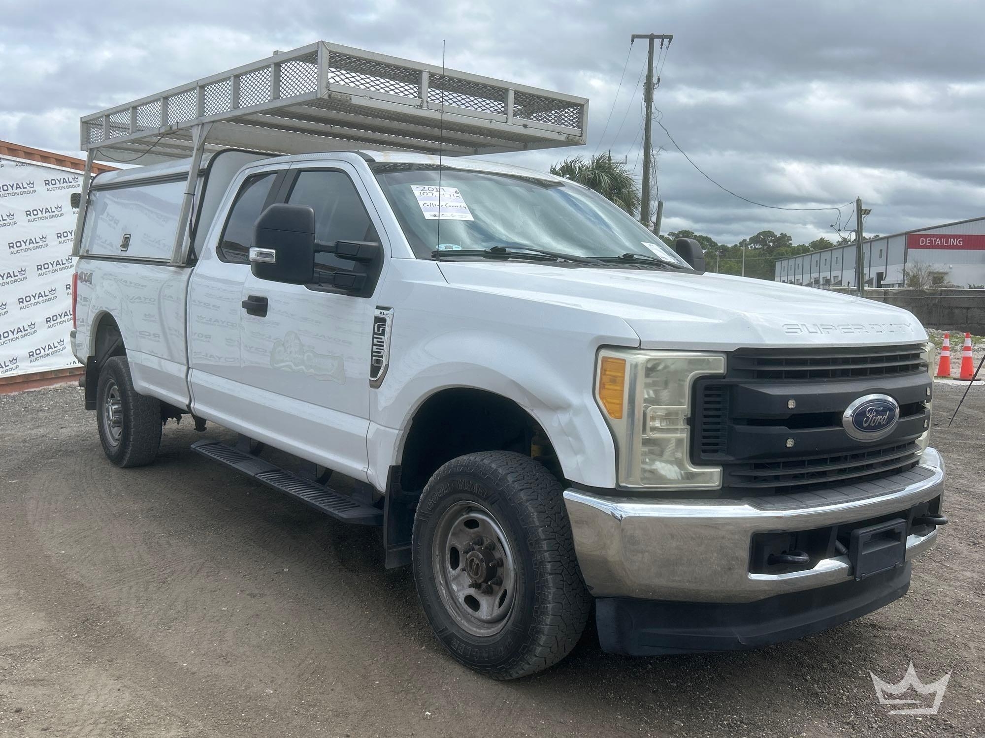 2017 Ford F-250 4x4 Ext. Cab Pickup Truck (A64556)