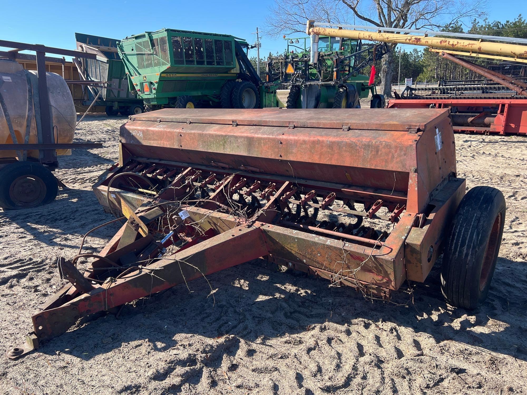 INTERNATIONAL GRAIN DRILL (NEEDS REPAIR) (A63290)