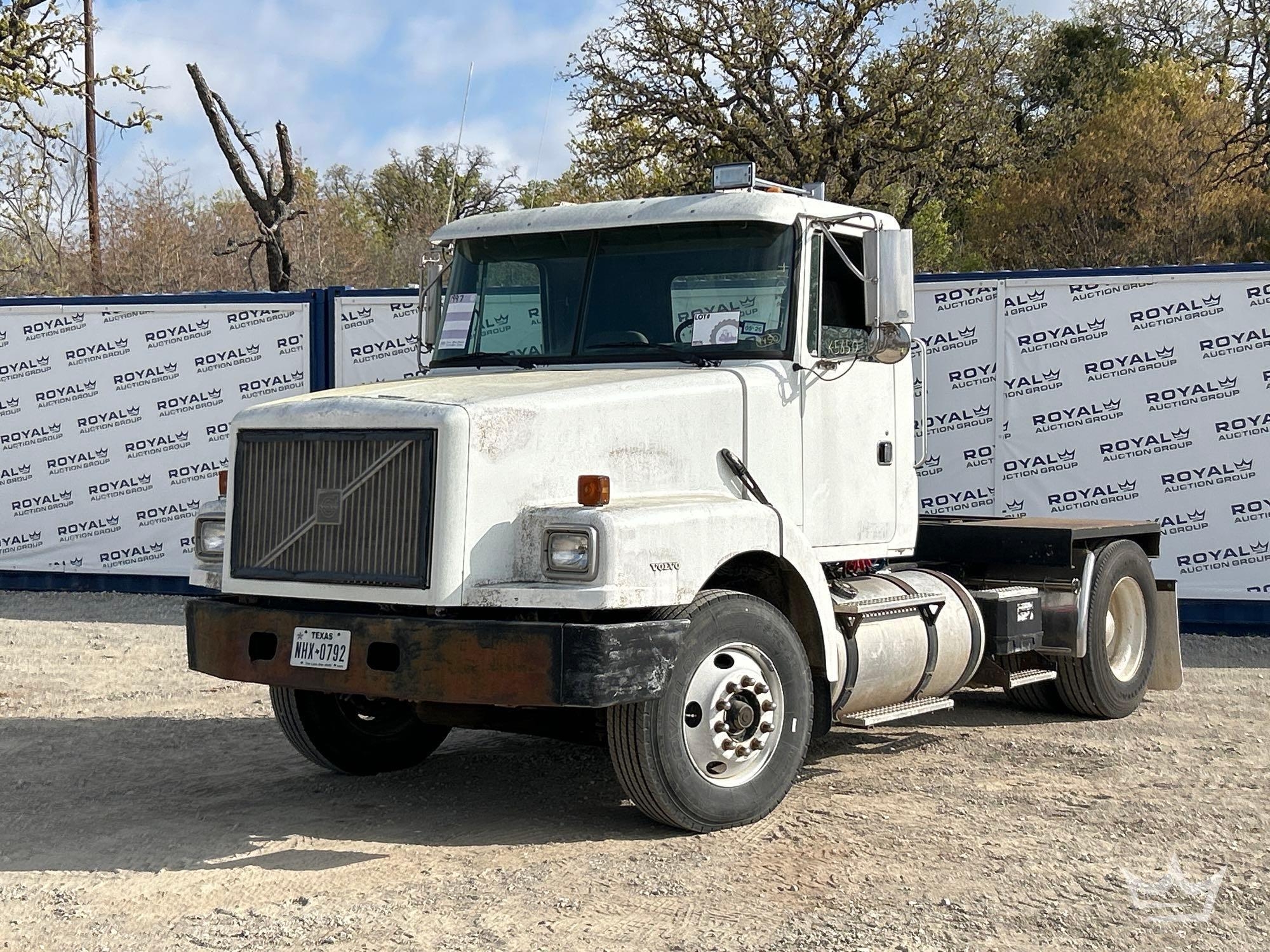 1997 Volvo WG Day Cab Truck Tractor (A64194)