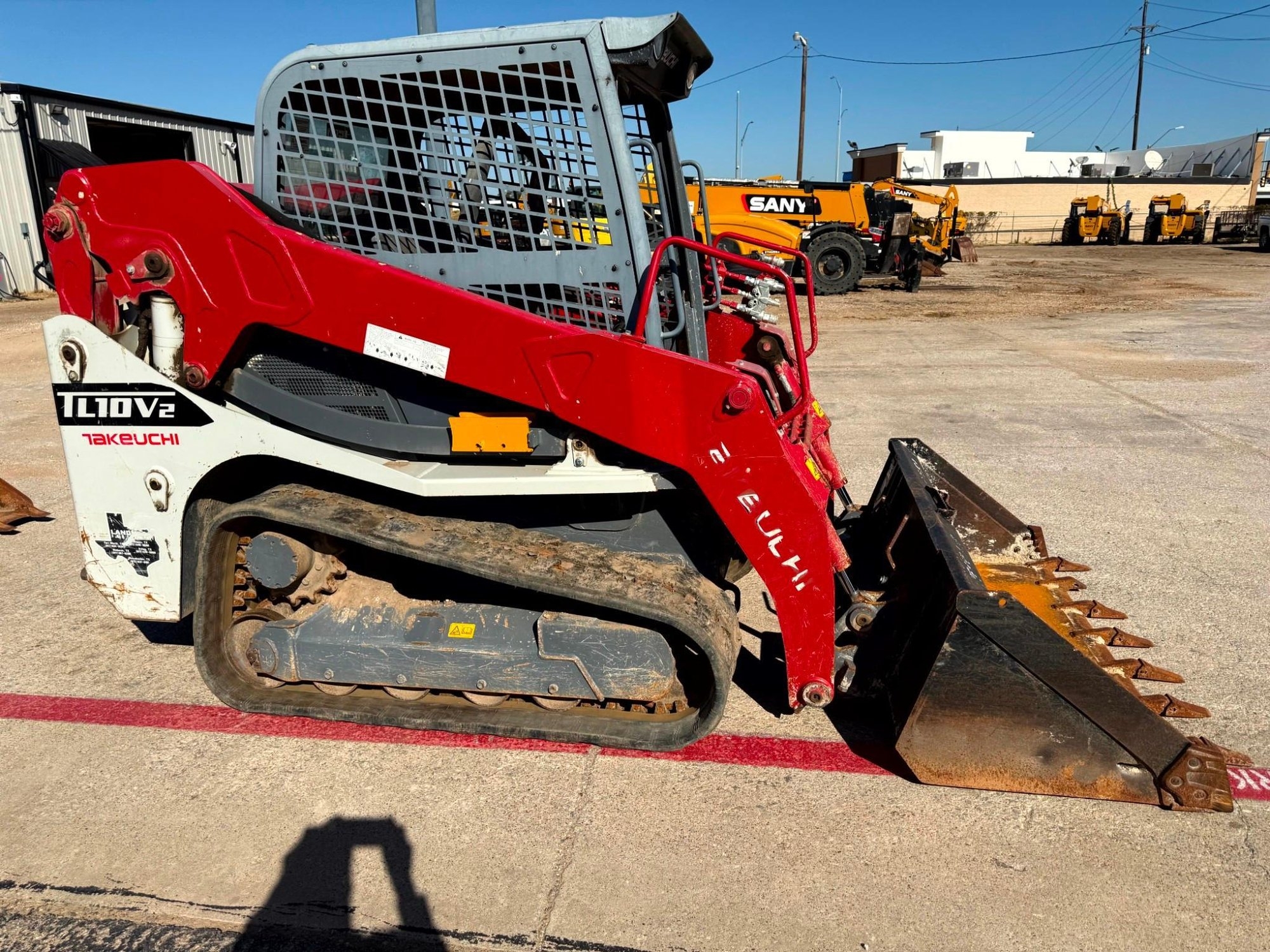 2019 Takeuchi TL8 Track Loader with 72in Tooth Bucket (A56438)
