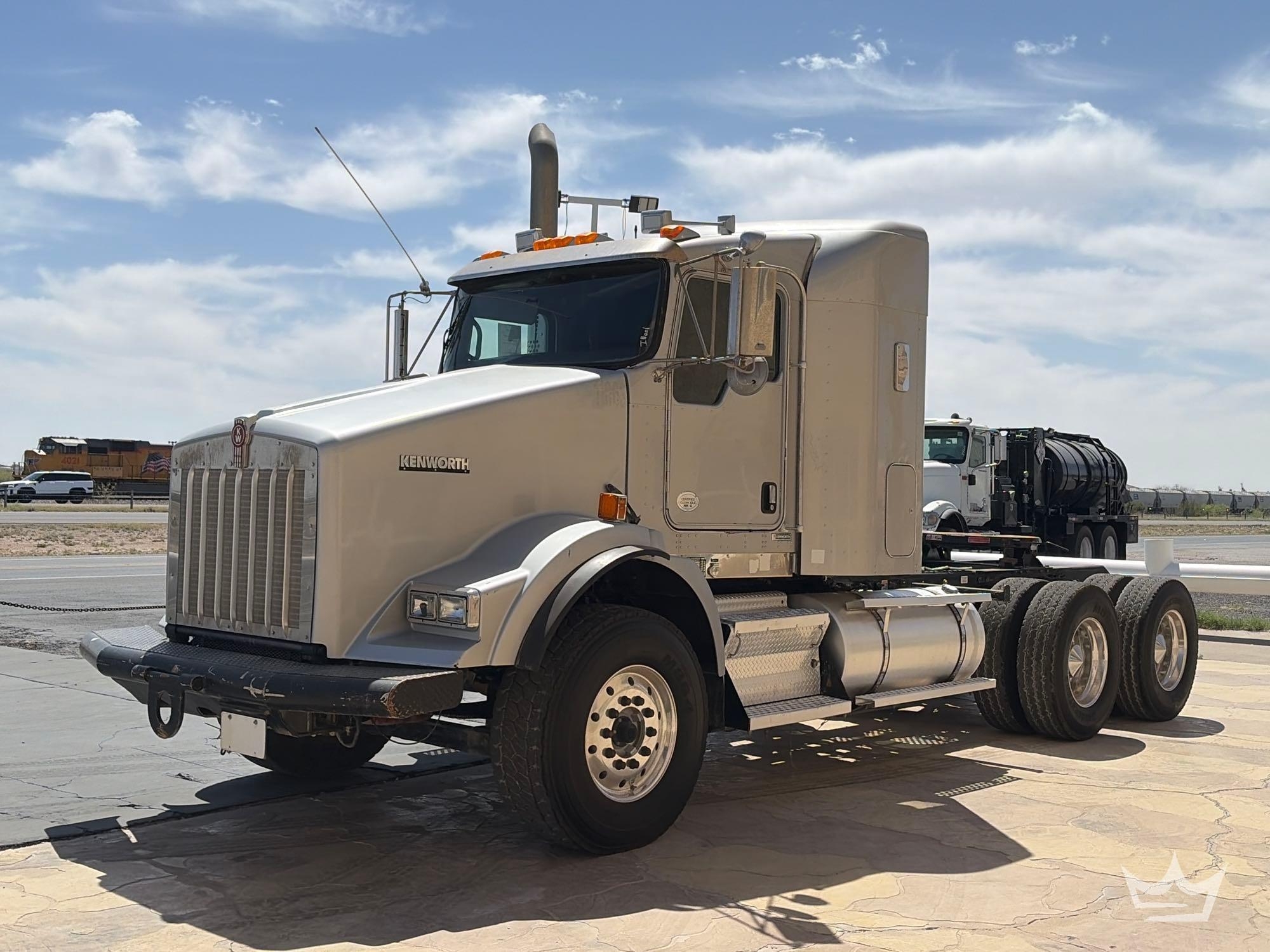 2015 Kenworth T800 T/A Wet Kit Sleeper Cab Truck Tractor (A64194)