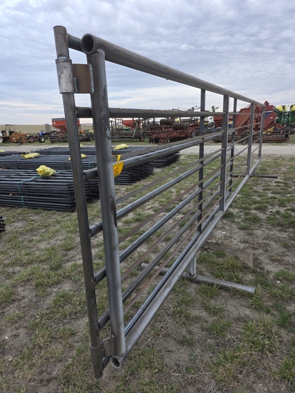 (1) Texas Built 25' Stand Alone Livestock Panel W/ Swing Gate (A66408)