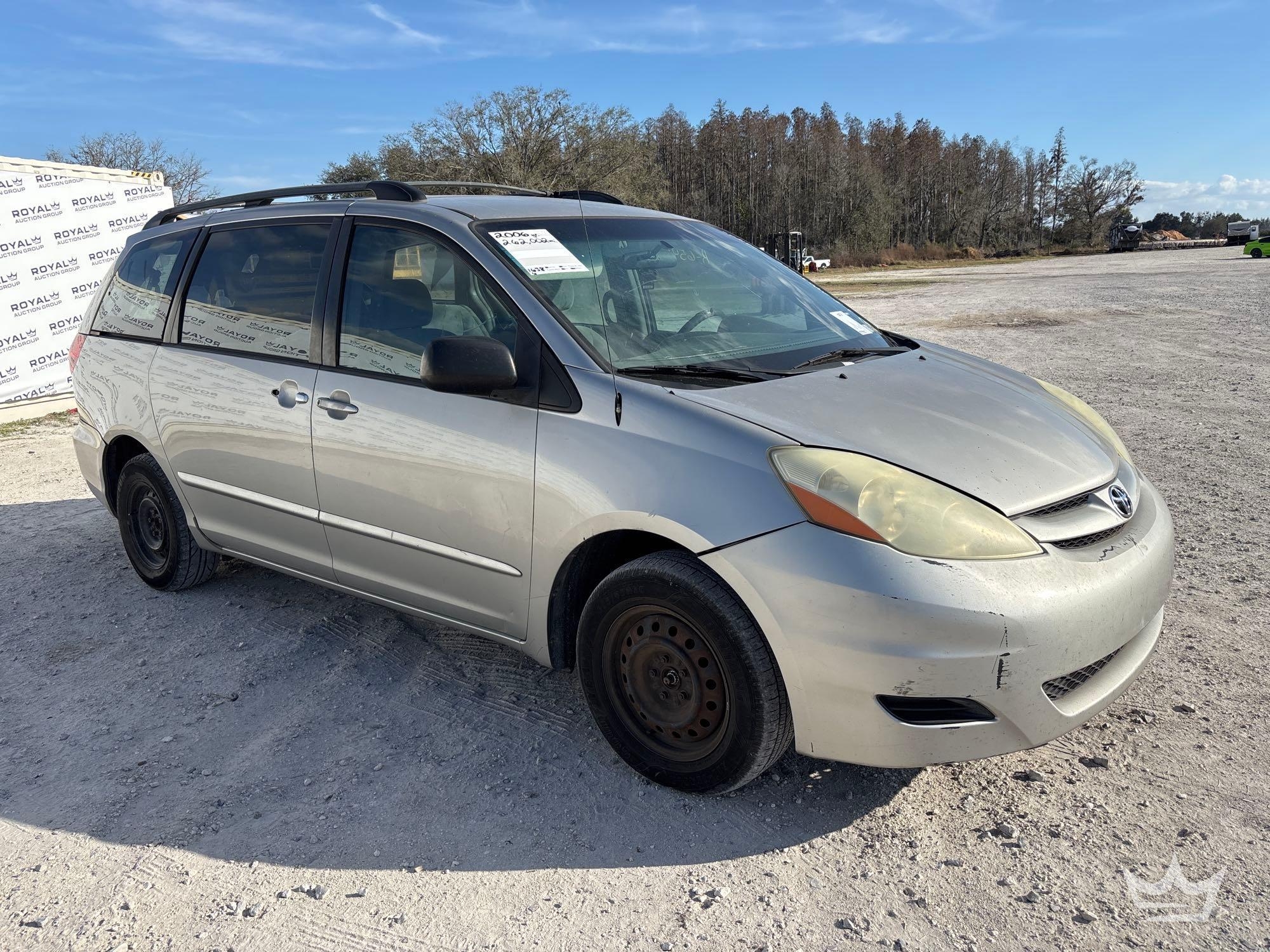 2006 Toyota Sierra CE Van (A61574)