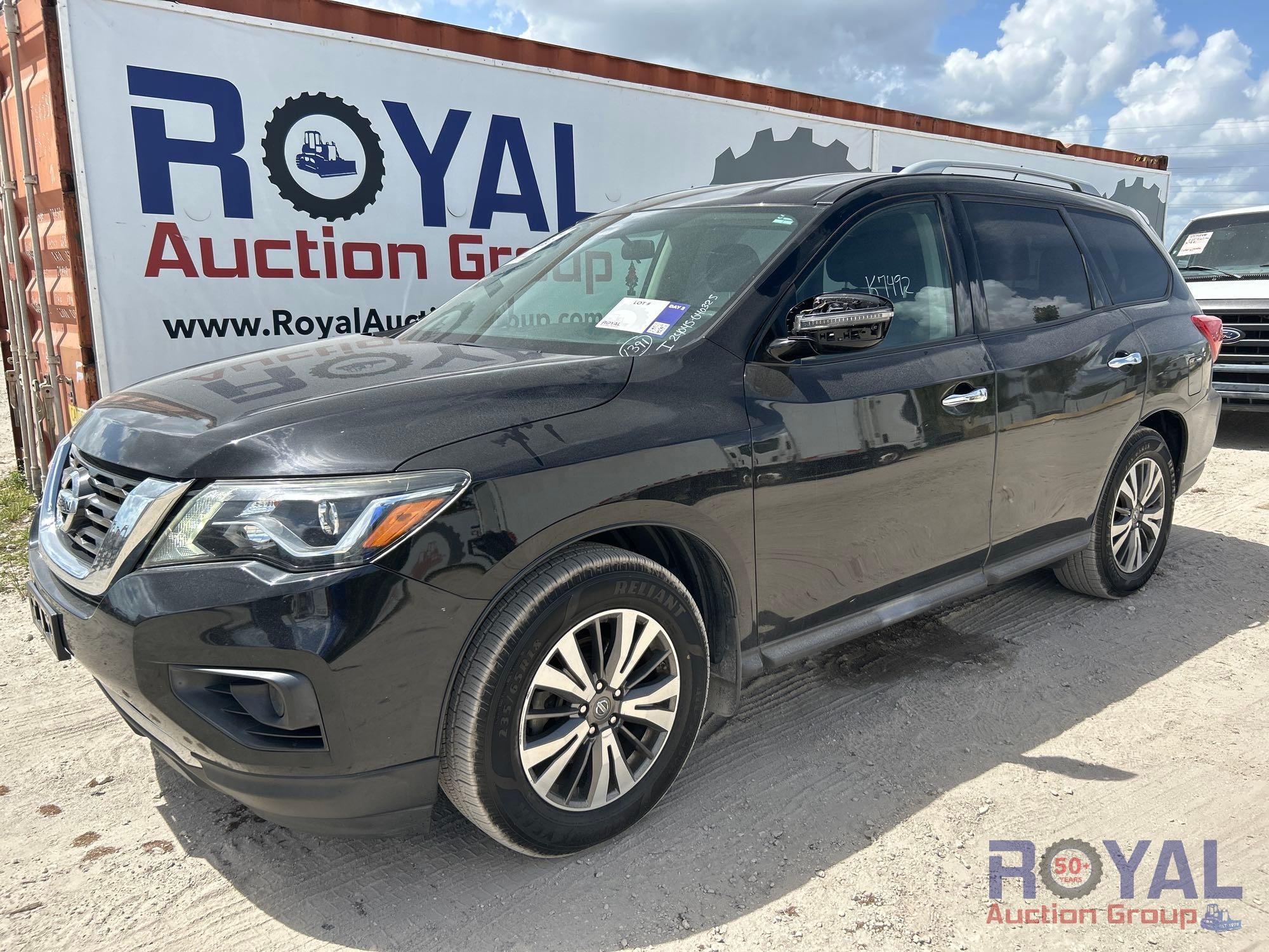2017 Nissan Pathfinder SUV (A46684)