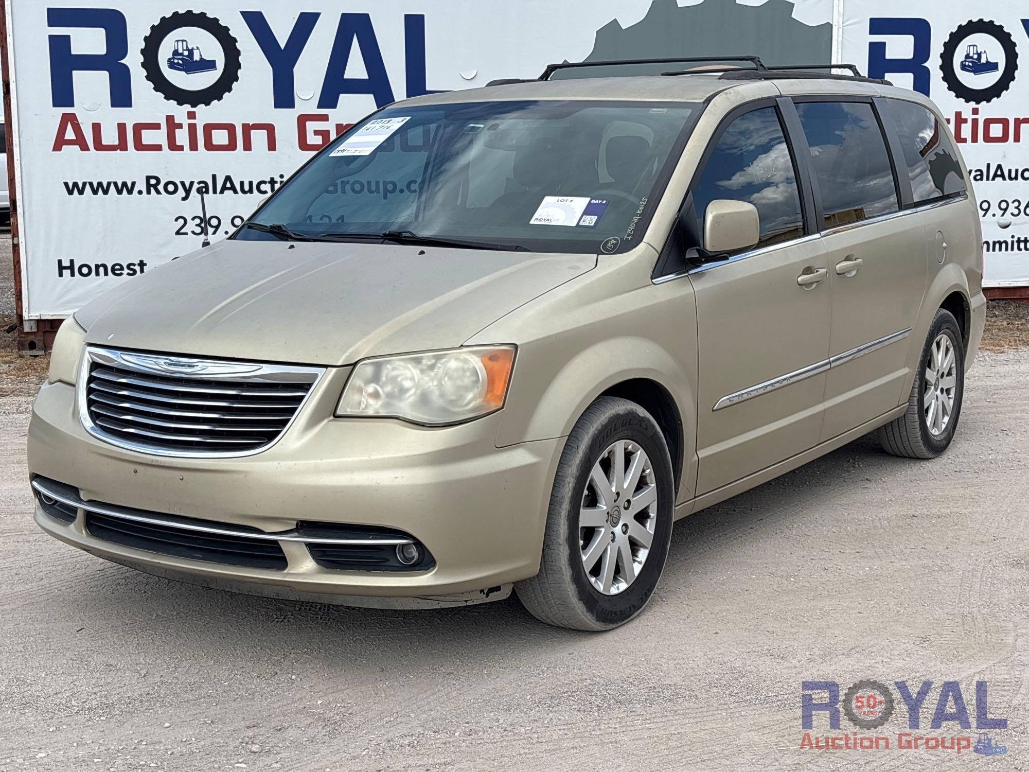 2013 Chrysler Town & Country Van (A55758)