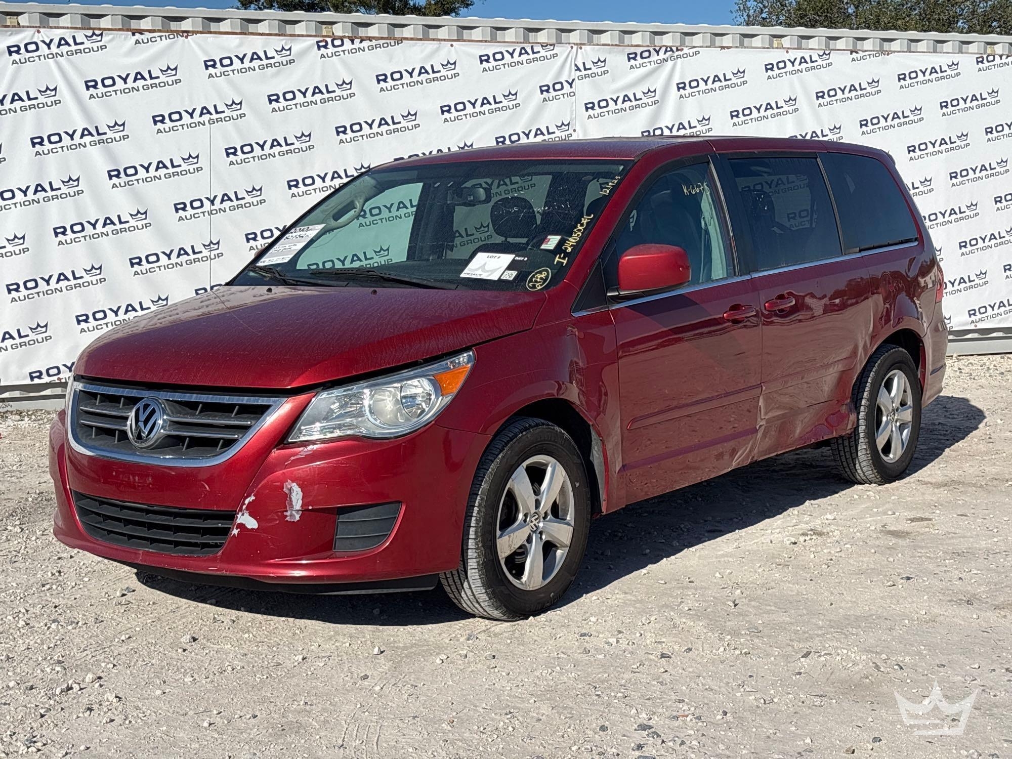2010 Volkswagen Routan Van (A59231)