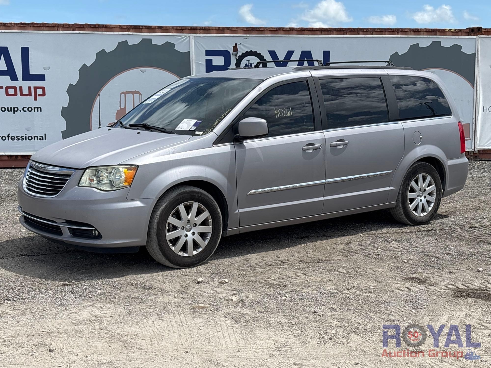 2013 Chrysler Town and Country Van (A46684)