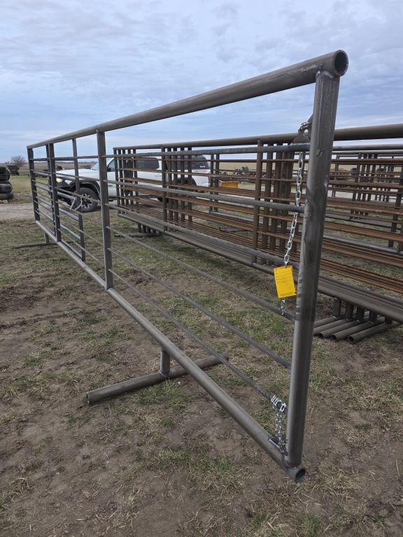 (1) Texas Built 25' Stand Alone Livestock Panel W/ Swing Gate (A66408)