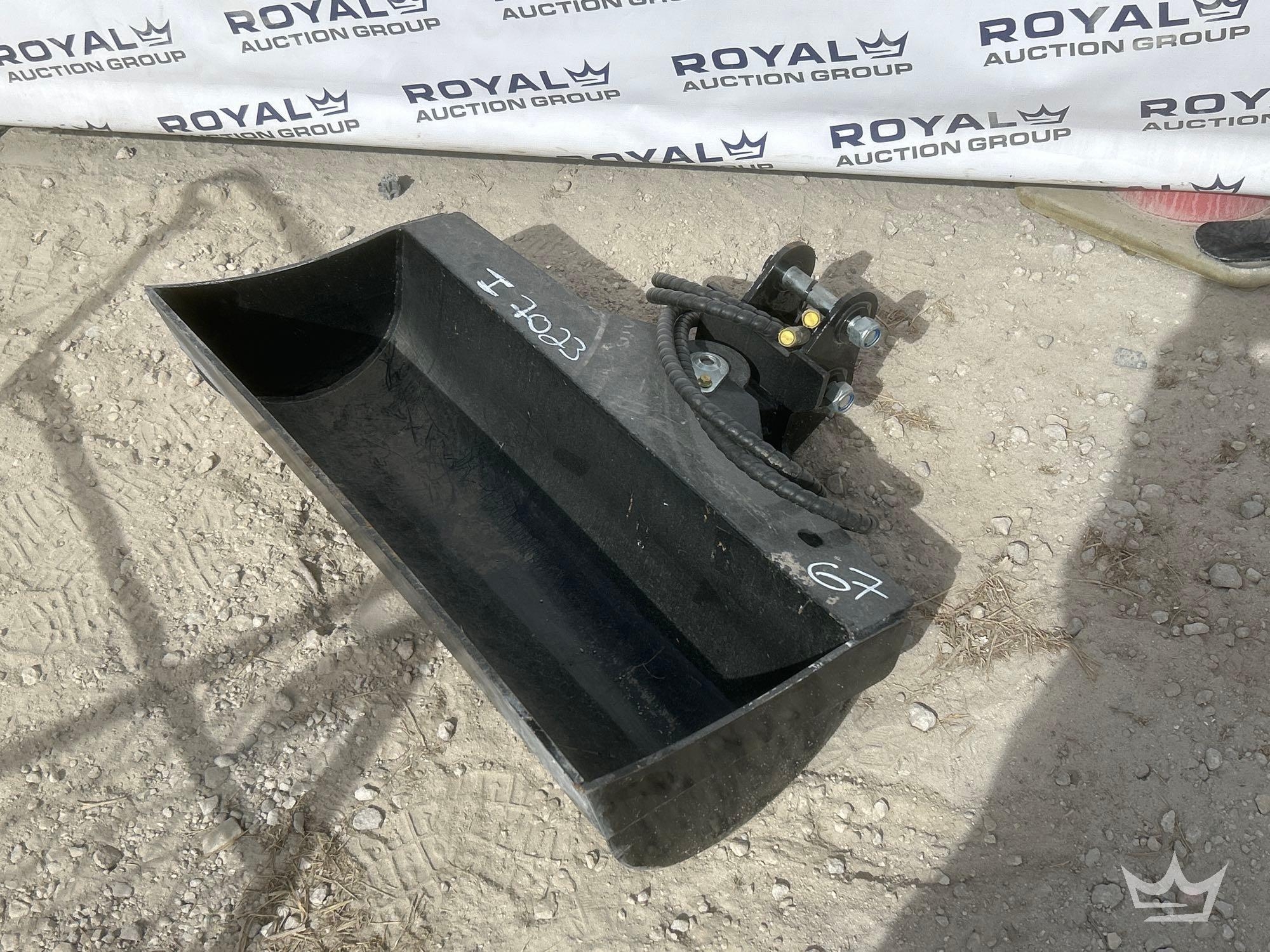 Hydraulic Tilt Bucket Mini Skid Steer Attachment (A56857)