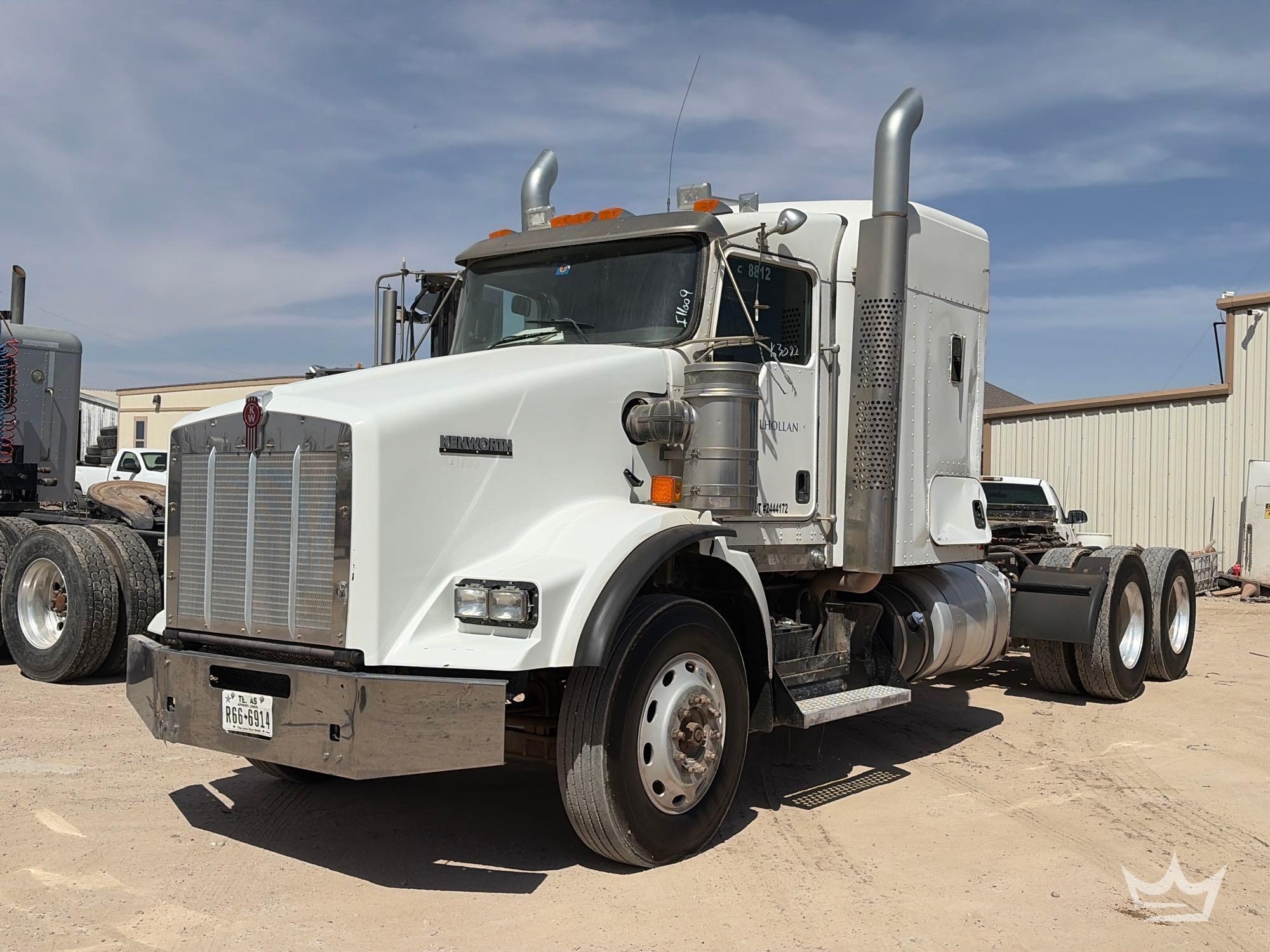 2018 Kenworth T800 T/A Sleeper Cab Truck Tractor (A64194)