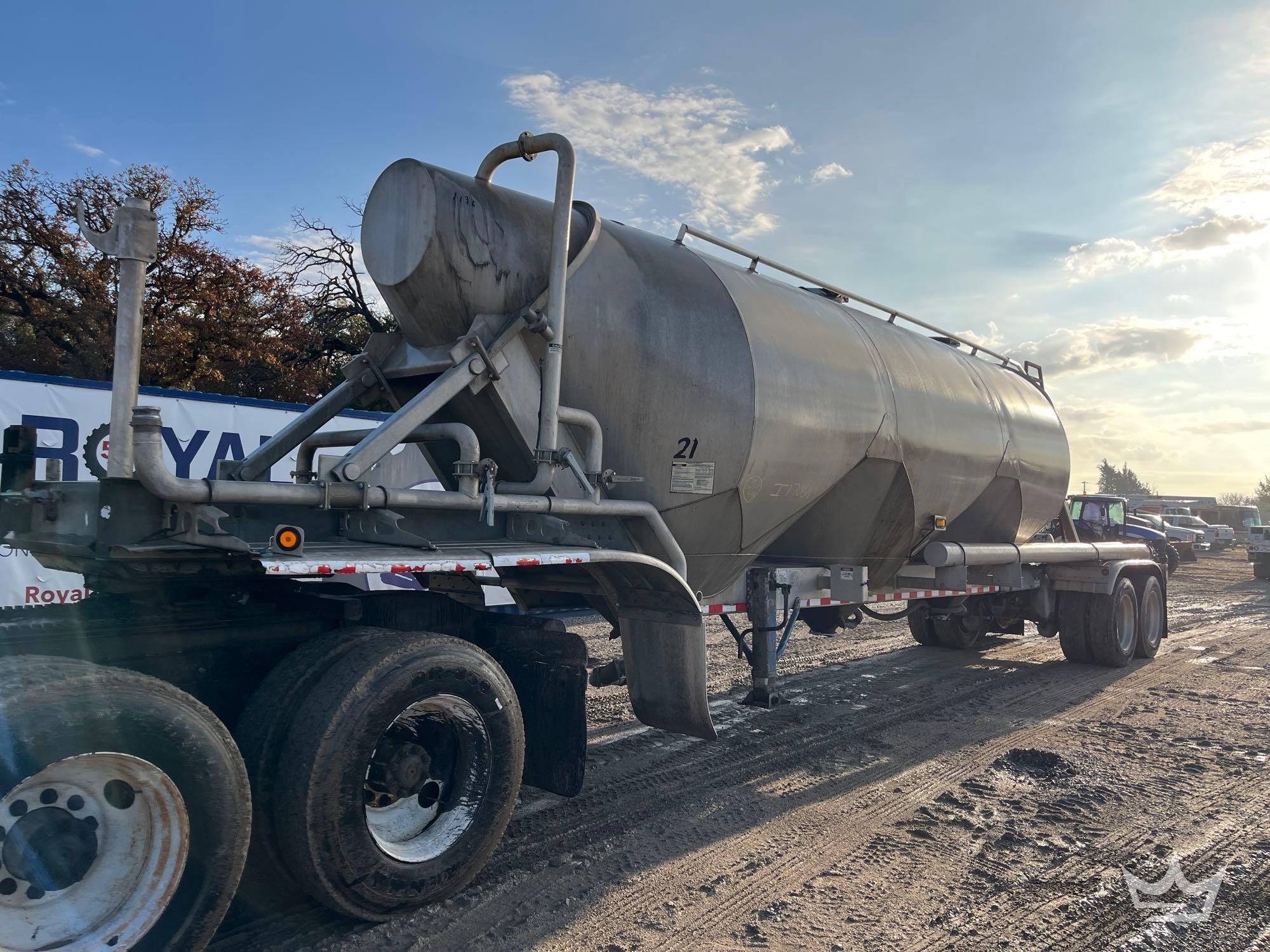 2012 Vantage P-42-1000 42ft. T/A Dry Bulk Pneumatic Tank Trailer (A60352)