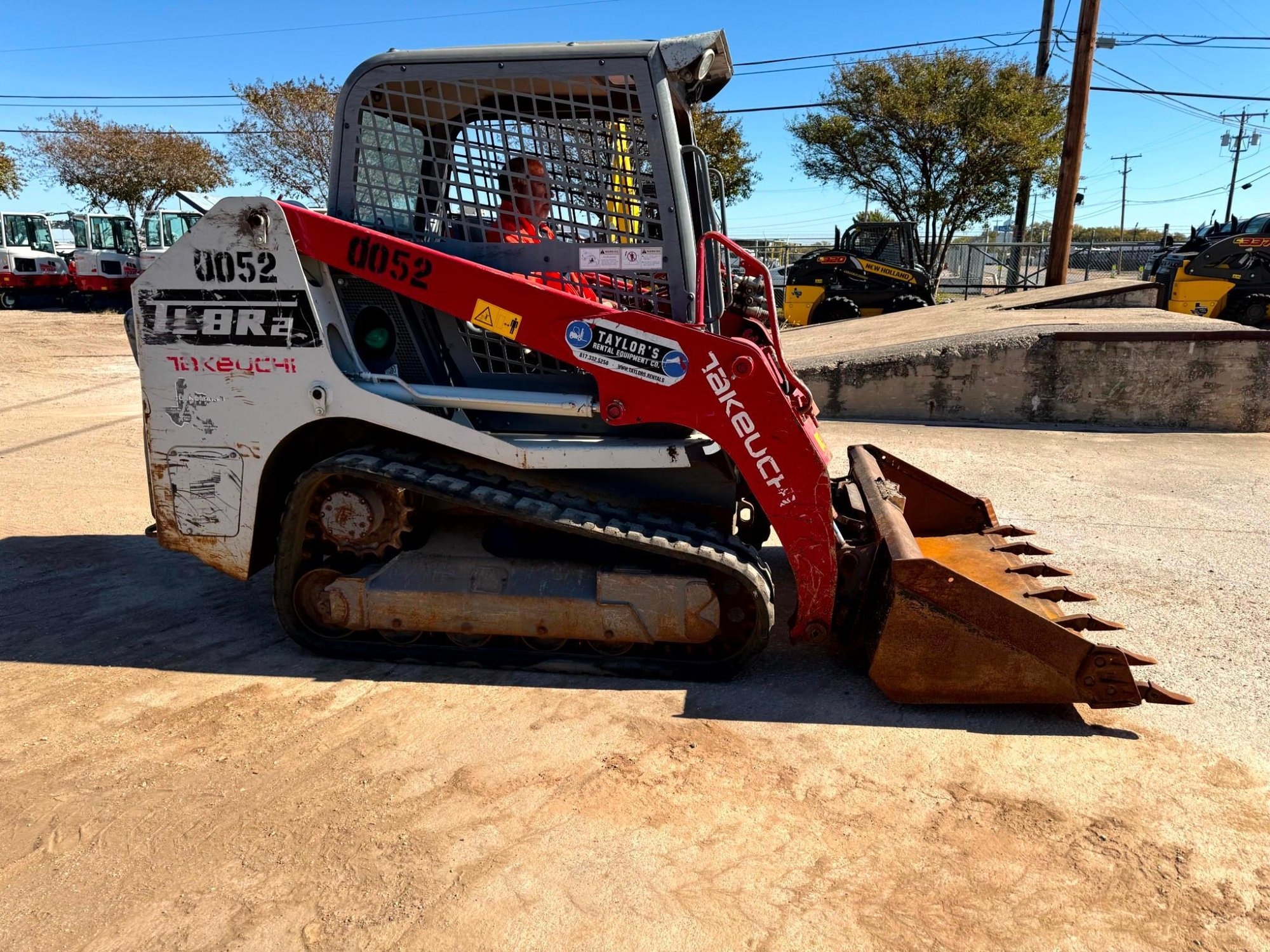 2020 Takeuchi TL8R2 Track Loader with 72in Tooth Bucket (A56438)
