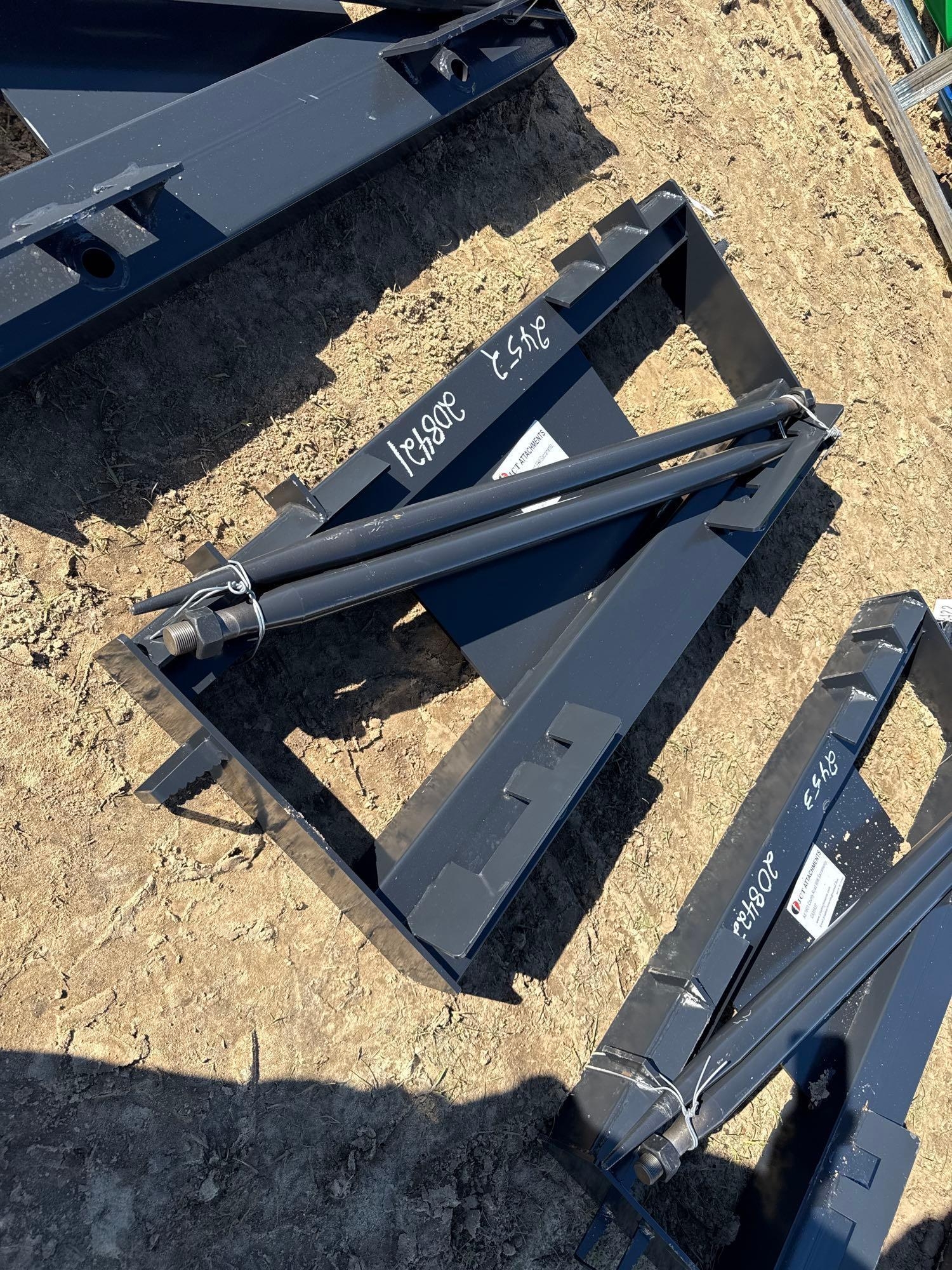 UNUSED JCT 2 PRONG BALE SPEAR (A58376)