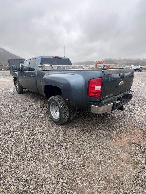 2010 GMC 3500, Crew Cab, 2WD, Dually (A62679)