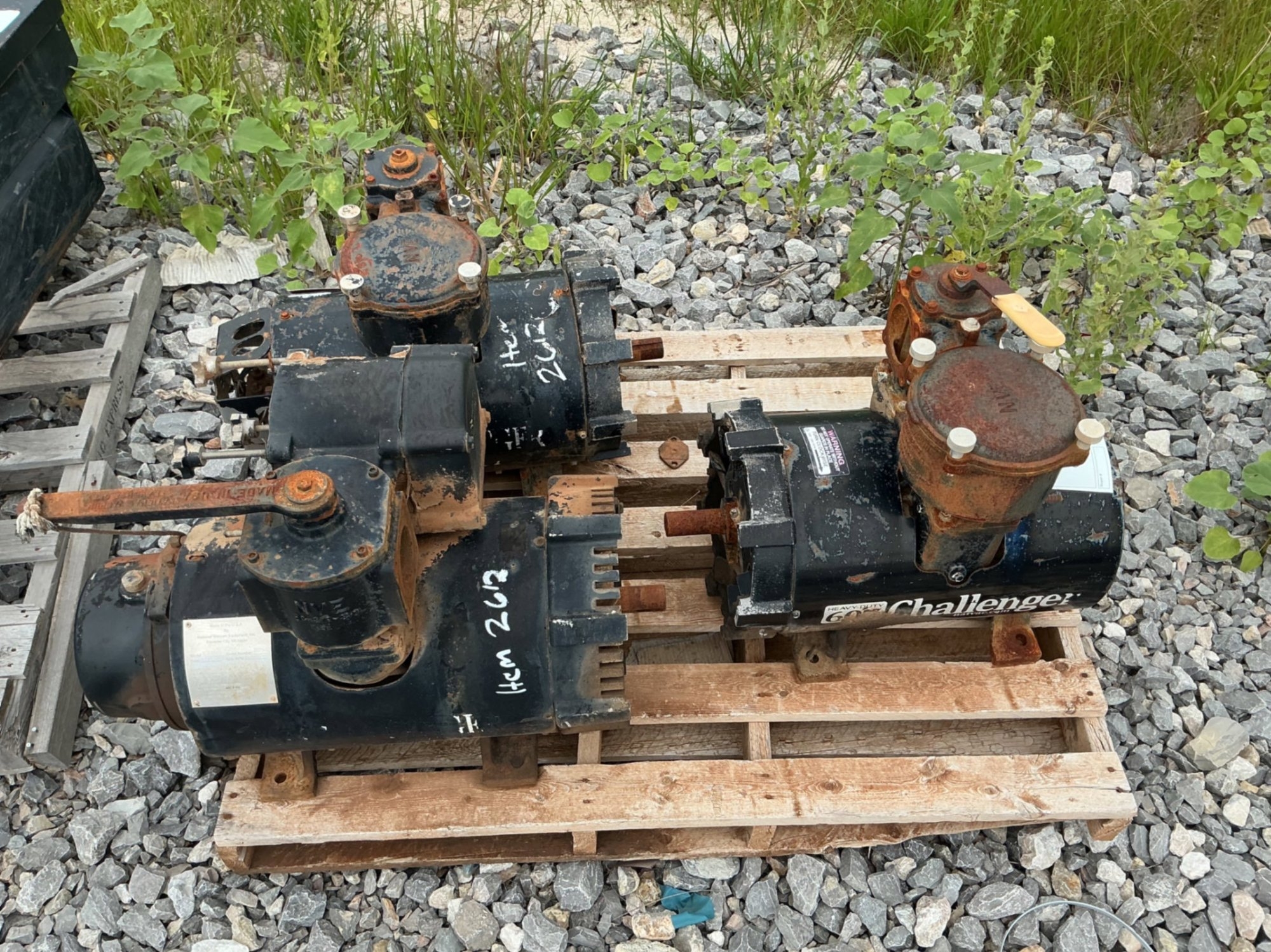 CHALLENGER VACUUM PUMPS (3) (A50854)