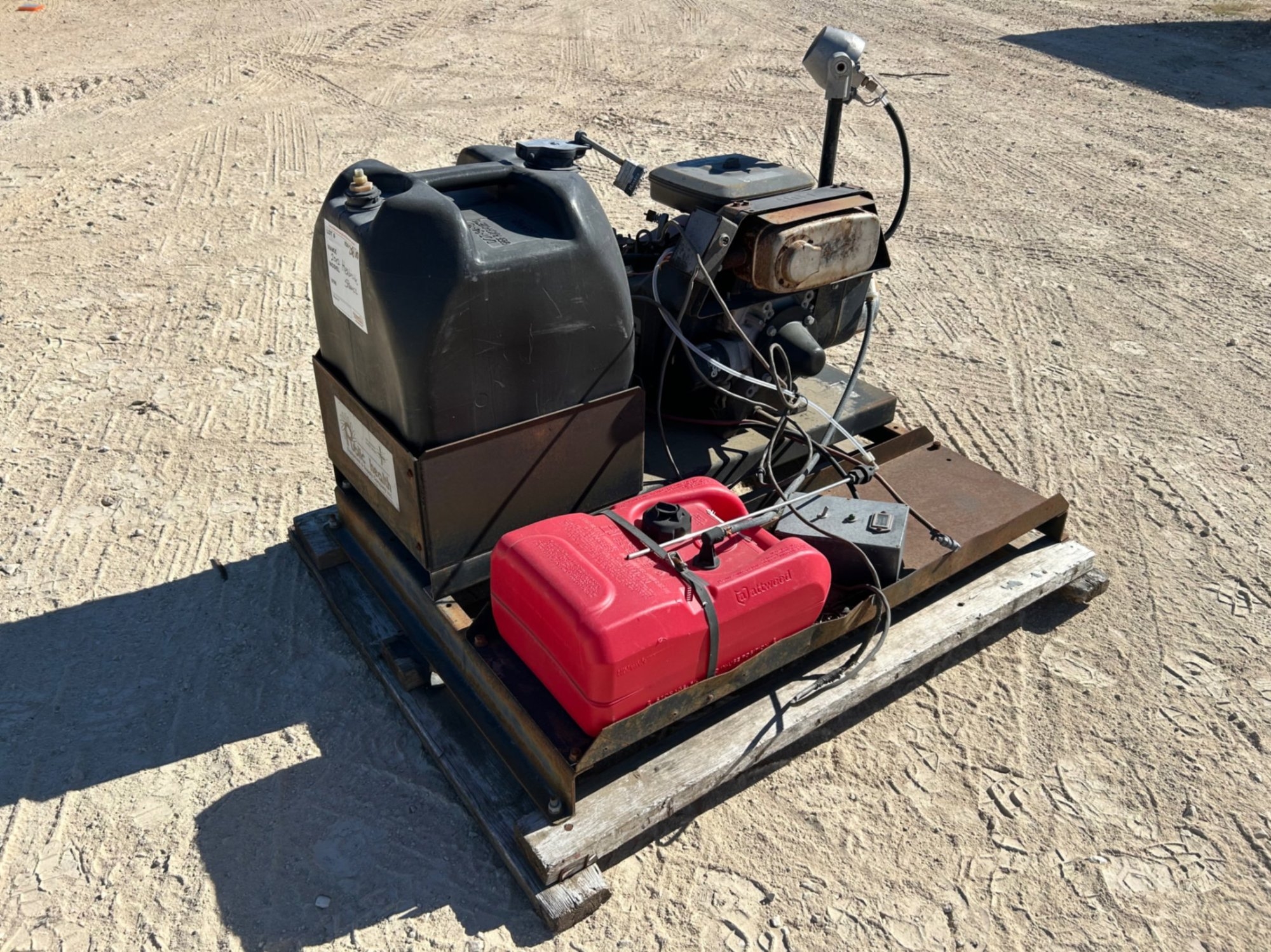 2012 HERBICIDE SPRAYER (A58216)