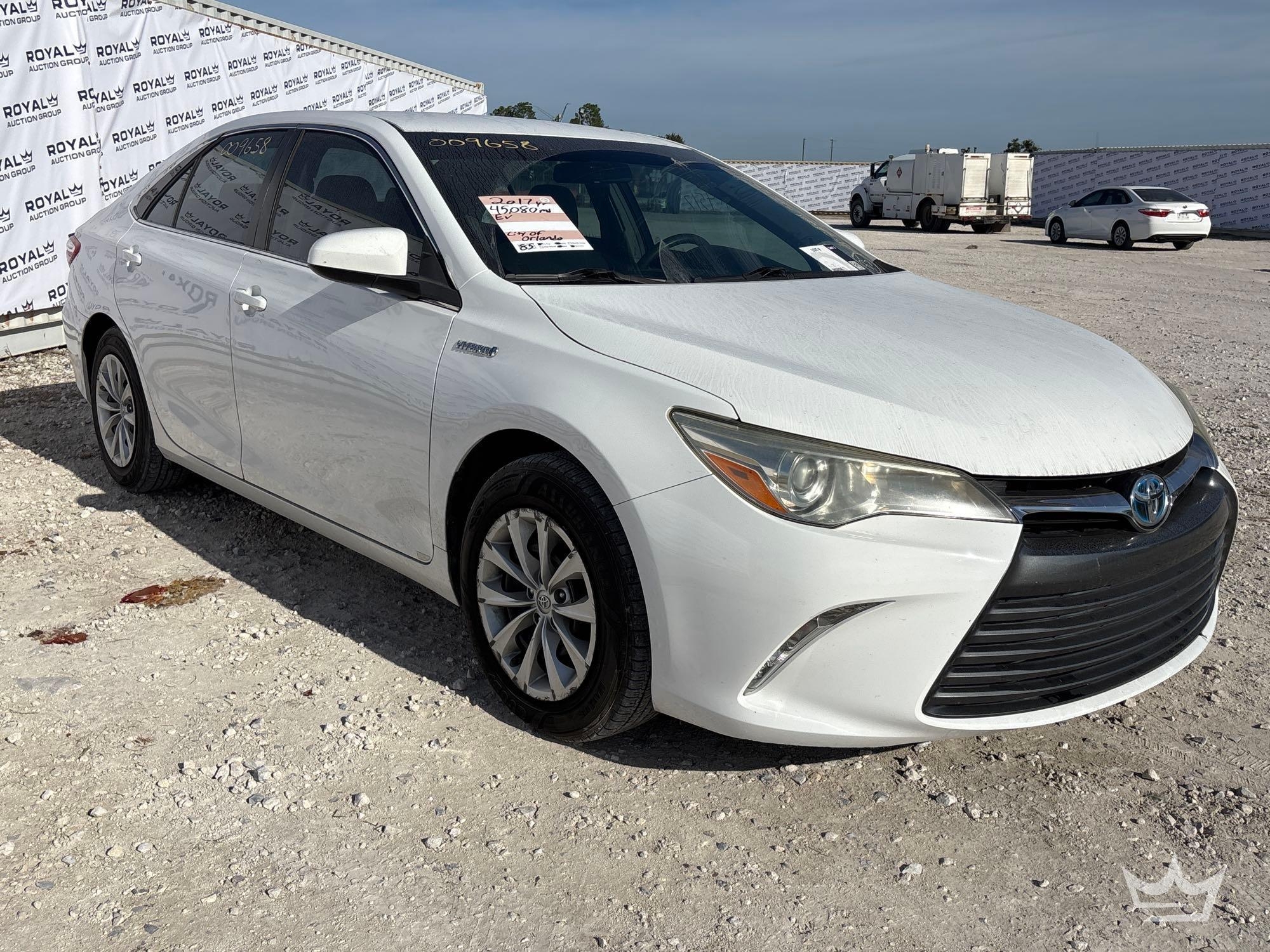 2017 Toyota Hybrid Camry Sedan (A59231)