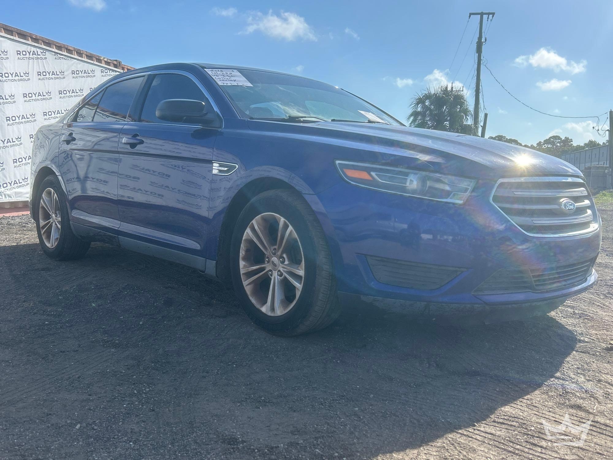 2015 Ford Taurus Sedan (A64557)