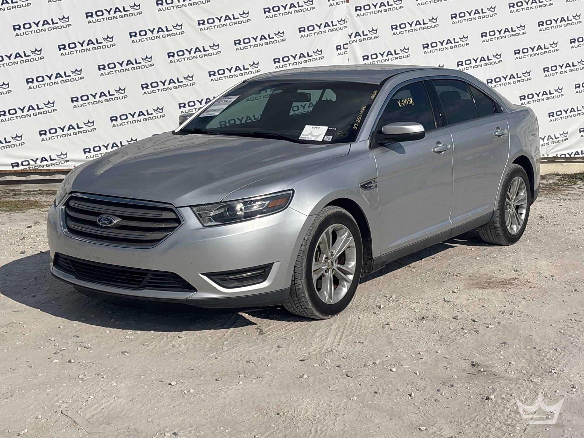 2016 Ford Taurus Sedan (A61574)