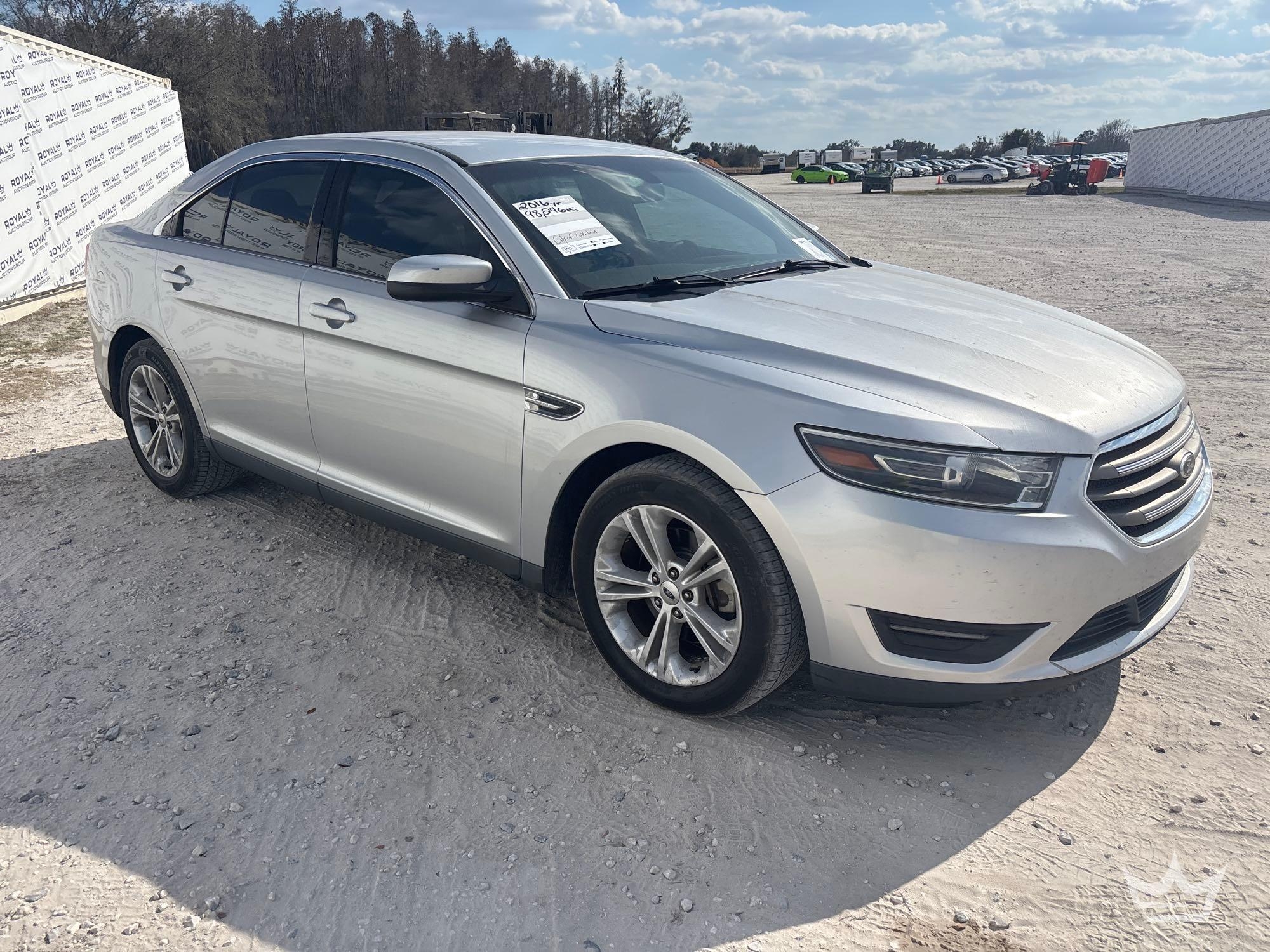 2016 Ford Taurus Sedan (A61574)