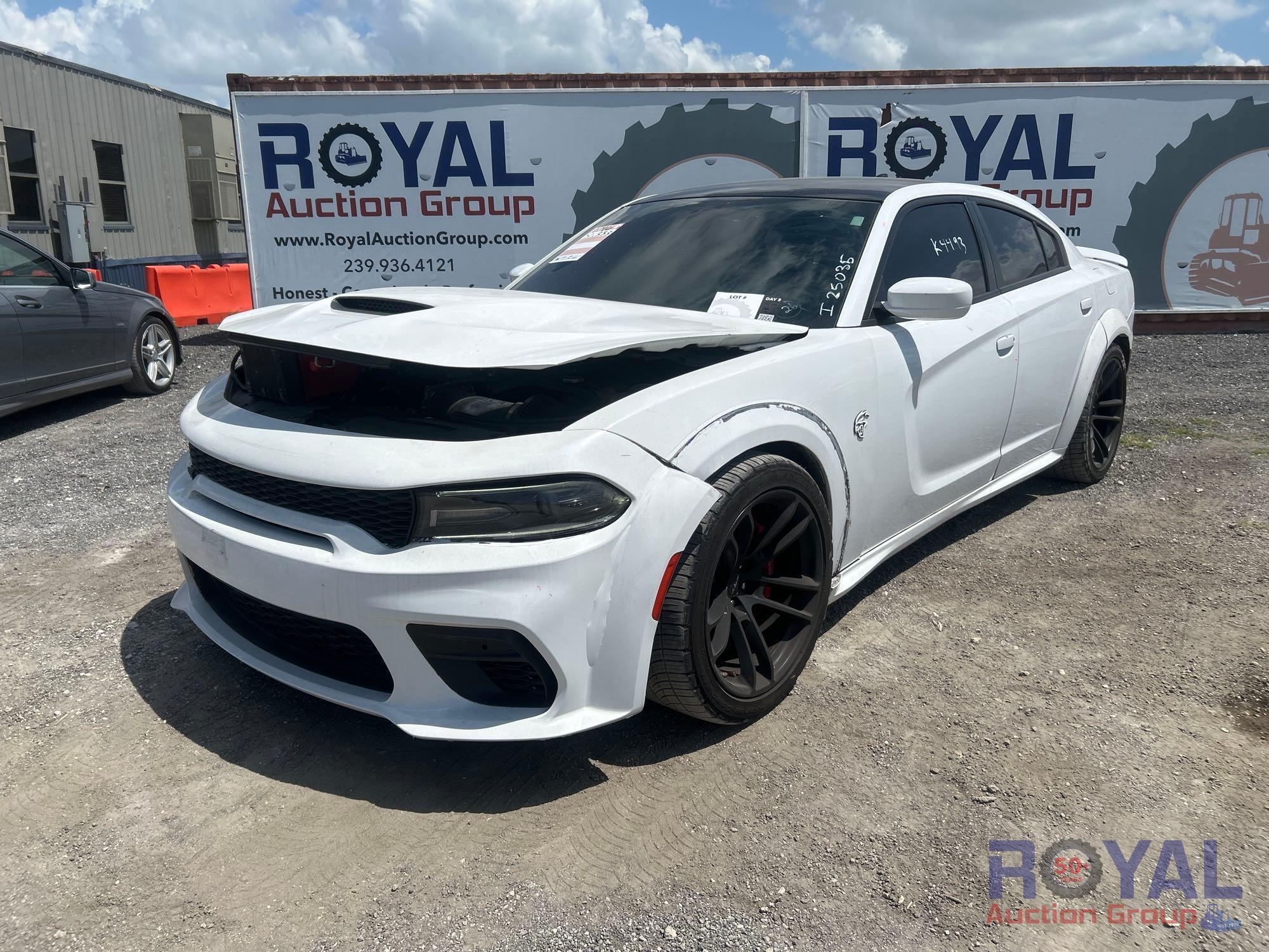 2016 Dodge Charger SRT Hellcat Sedan (A53424)