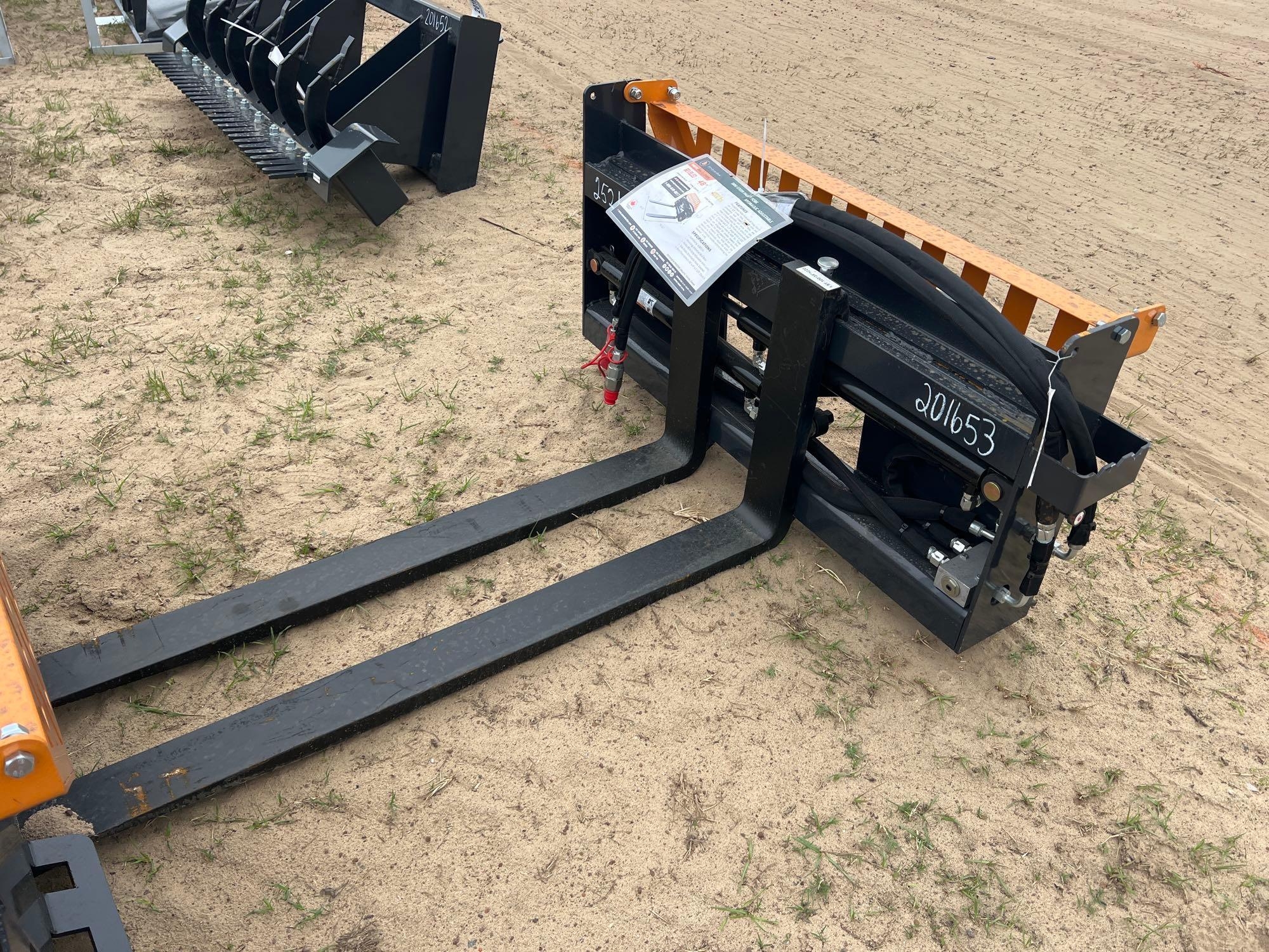 UNUSED WOLVERINE PFA-11-3300G HYD PALLET FORKS (A54757)