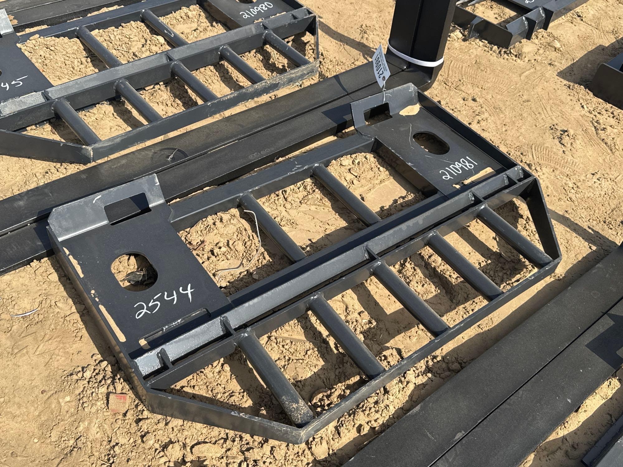 UNUSED JCT QUICK ATTACH 60" PALLET FORKS (A62131)