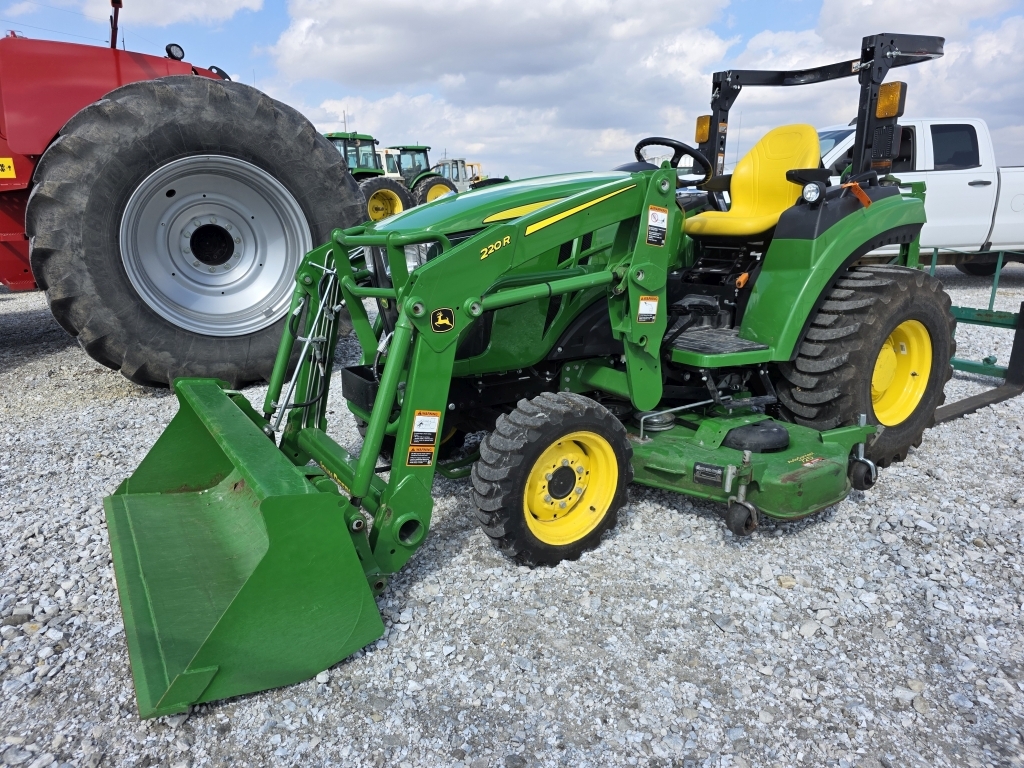 John Deere 2032R Loader Tractor (A66285)