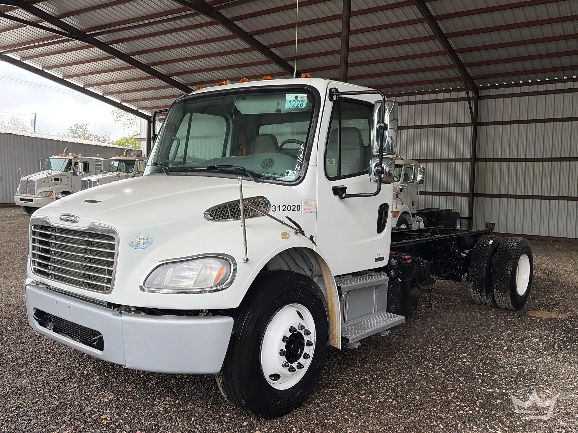 2012 Freightliner M2 106 S/A 14ft. Cab and Chassis Truck (A64194)
