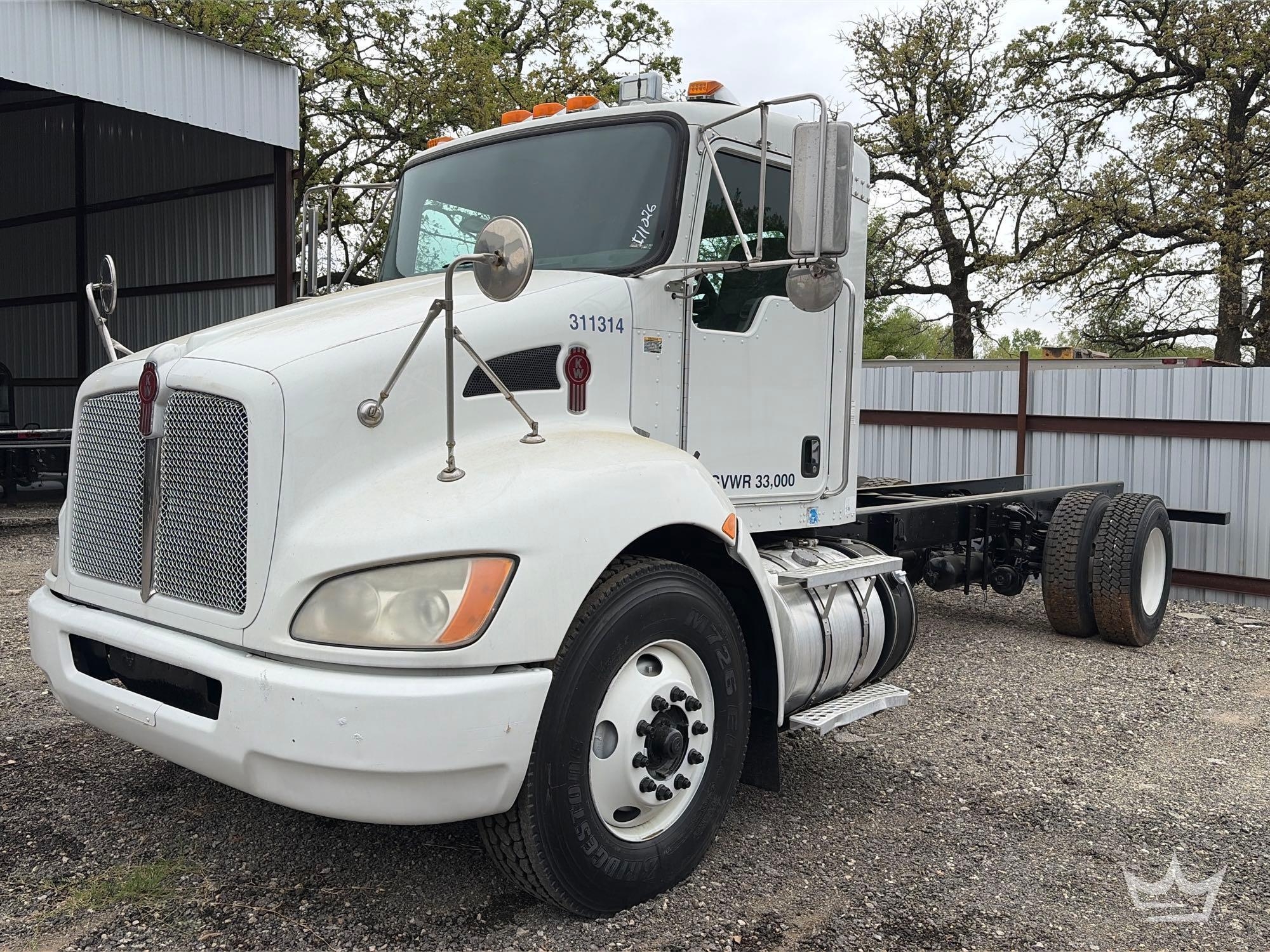 2011 Kenworth T300 S/A 18ft. Cab and Chassis Truck (A64194)