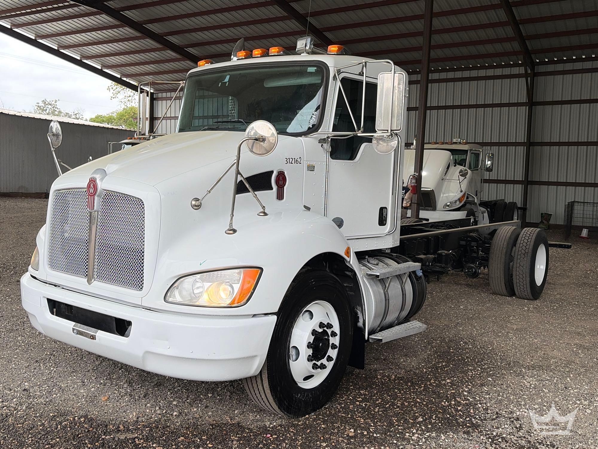2012 Kenworth T300 17ft. Cab and Chassis Truck (A64194)