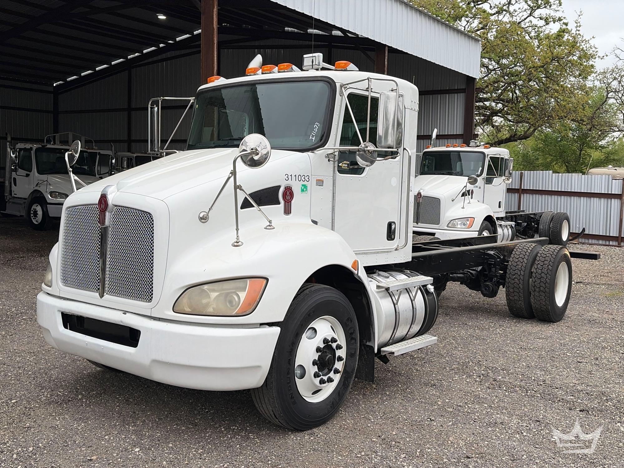 2011 Kenworth T300 S/A 17ft. Cab and Chassis Truck (A64194)