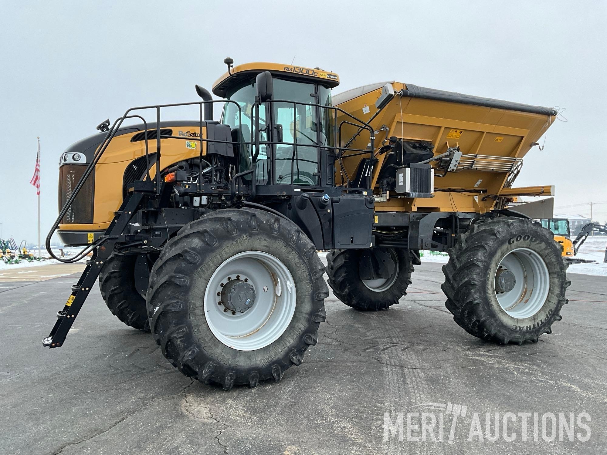 2019 RoGator RG1300C Spreader (A63109)