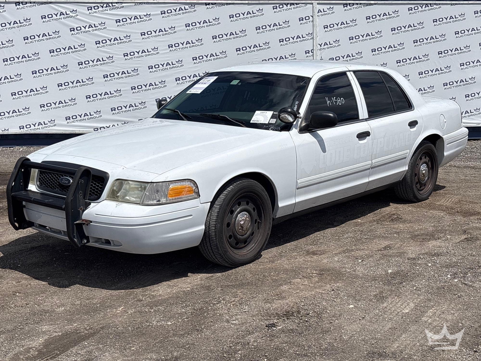 2011 Ford Crown Victoria Sedan (A64557)