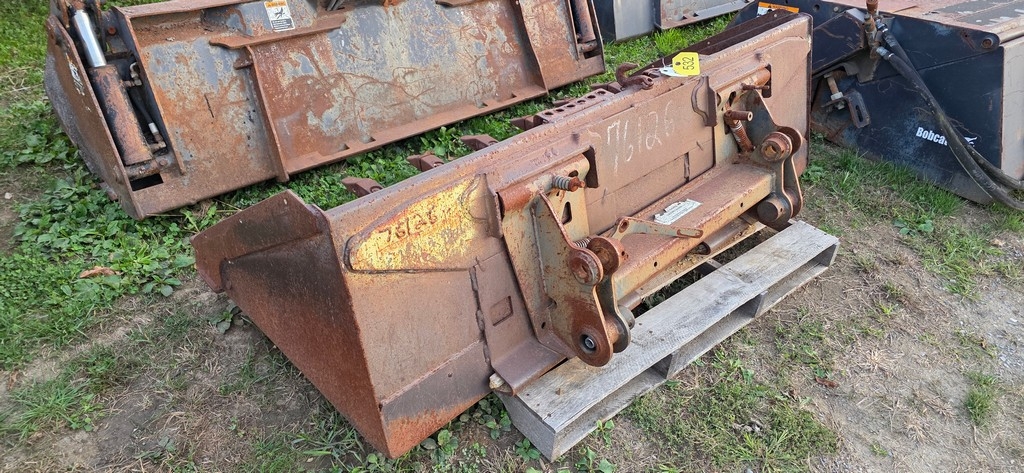 72" Bobcat Skidloader Tooth Bucket W/Quick Attach (A50775)