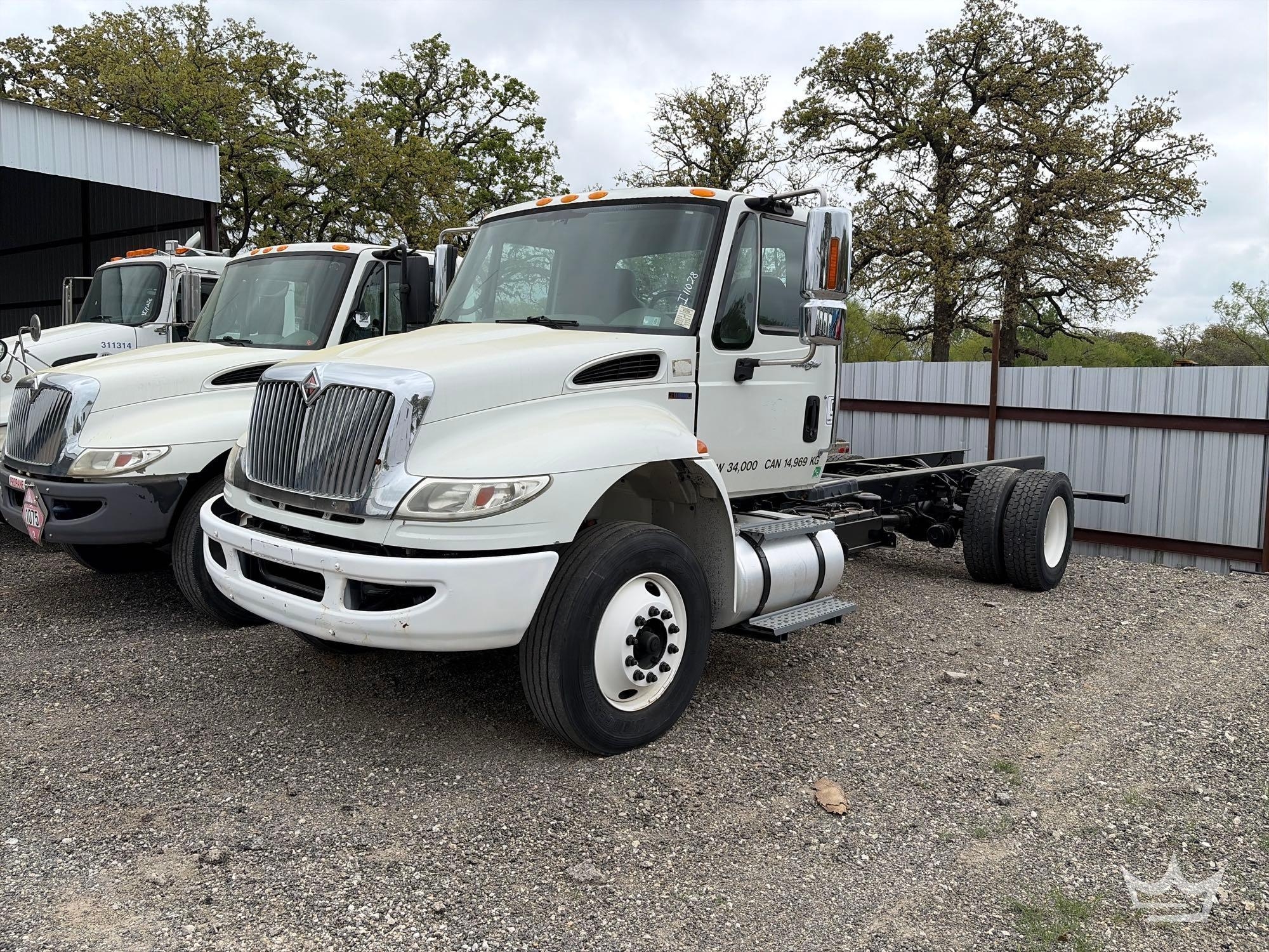 2011 International DuraStar 4400 18ft. Cab and Chassis Truck (A64194)