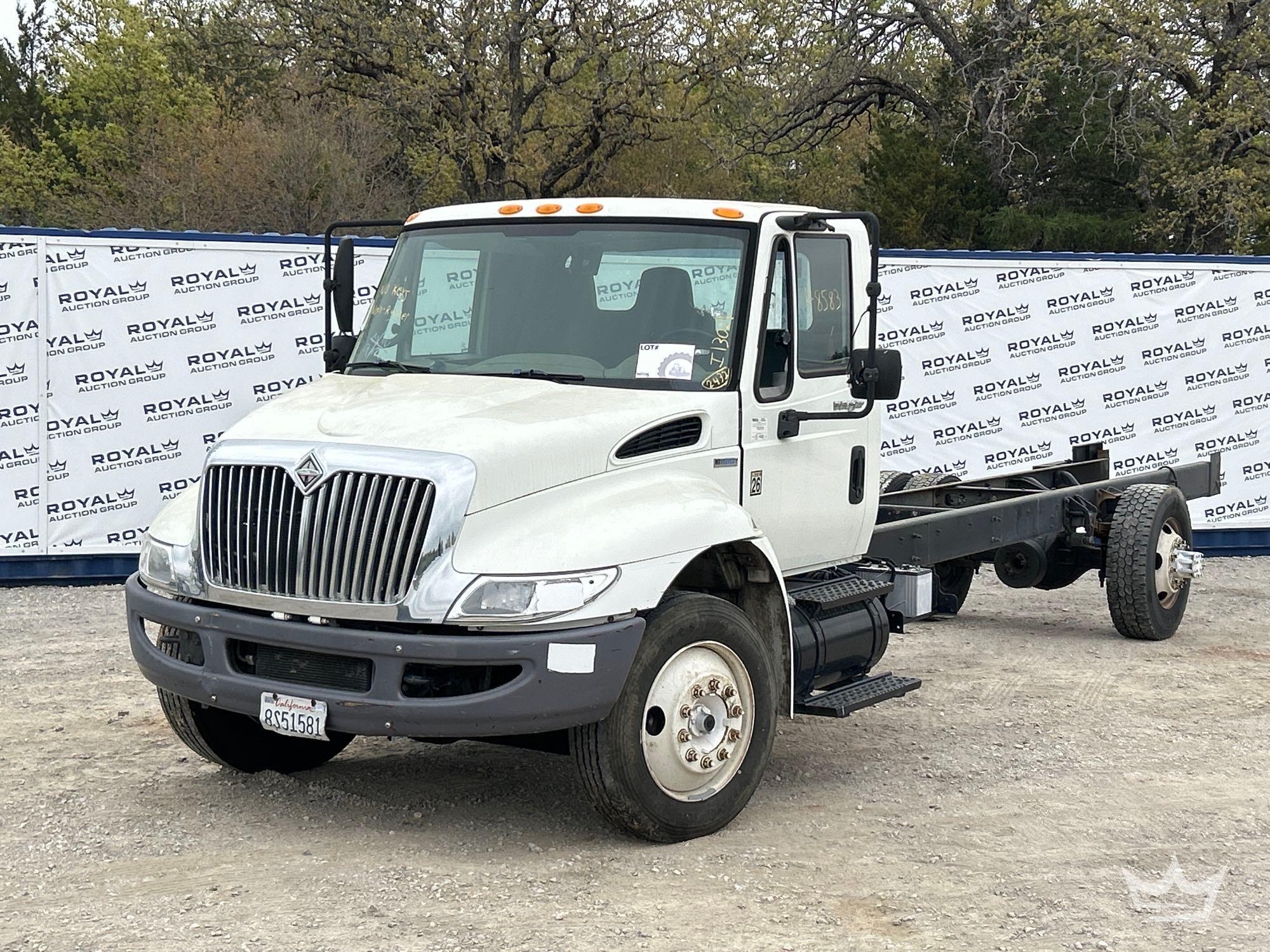 2009 International 4300V 24ft. Cab and Chassis Truck (A64194)