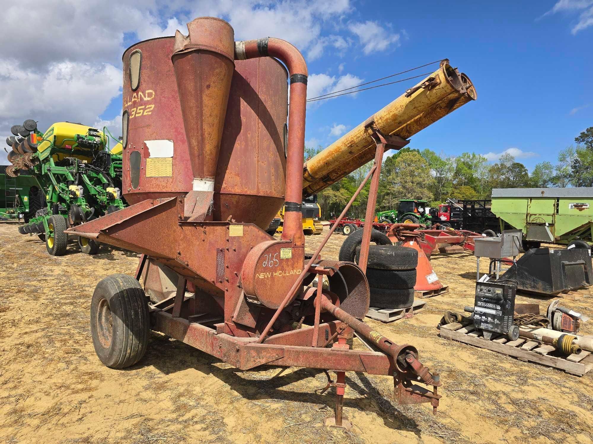 NEW HOLLAND 352 FEED MILL GRINDER / MIXER (A64278)