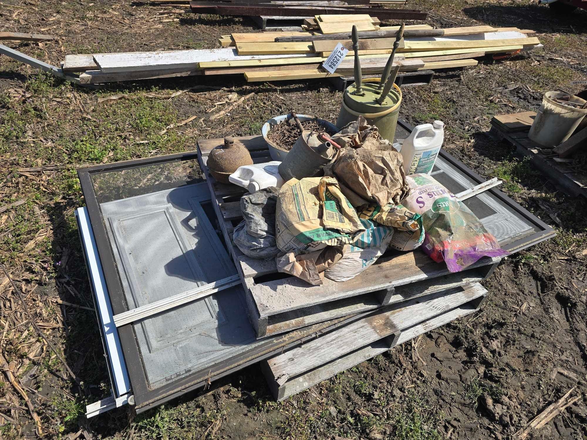 PALLET OF DOORS, SCREEN DOORS, ESC (A63291)