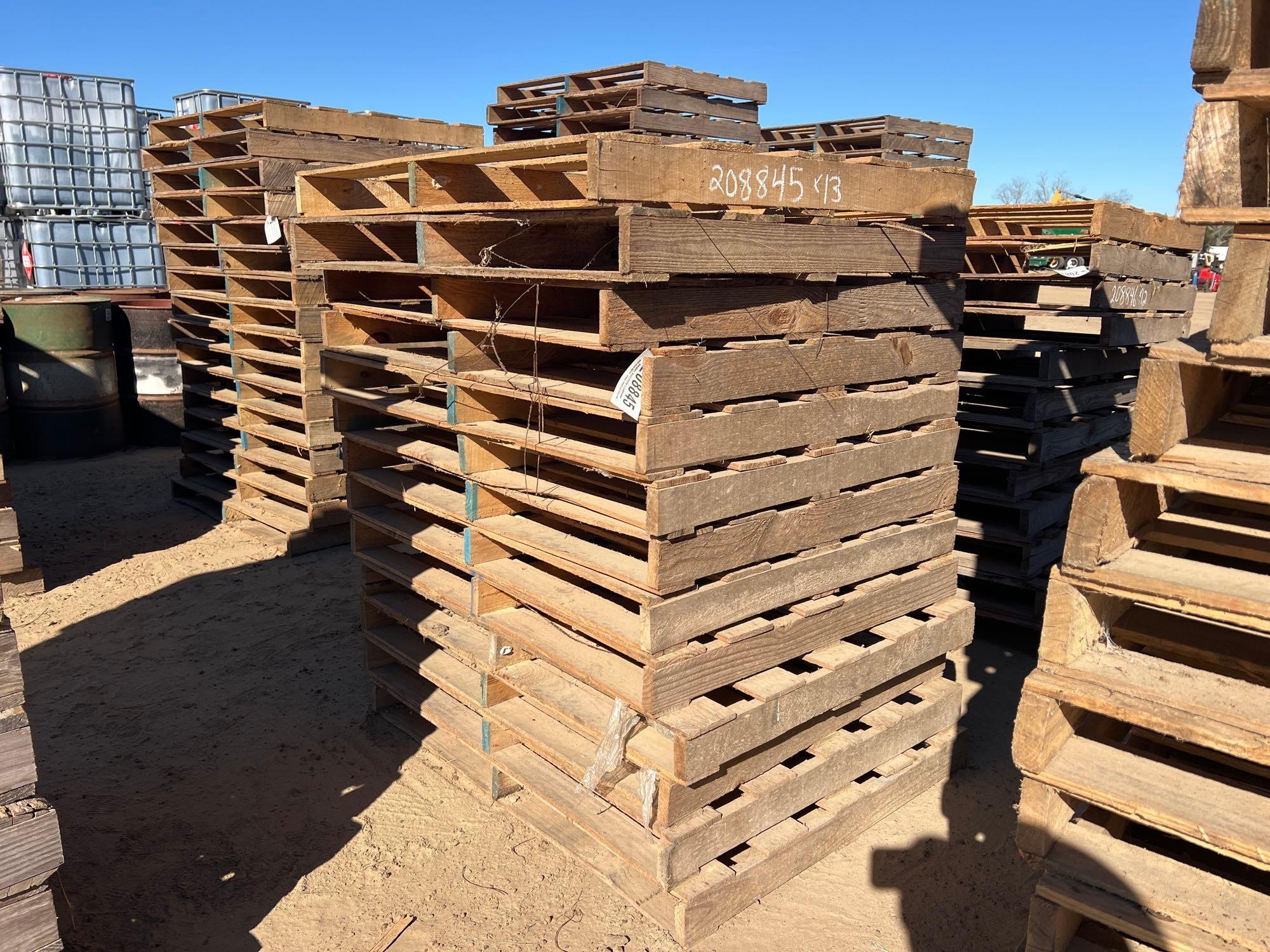(13) WOOD PALLETS (A60432)