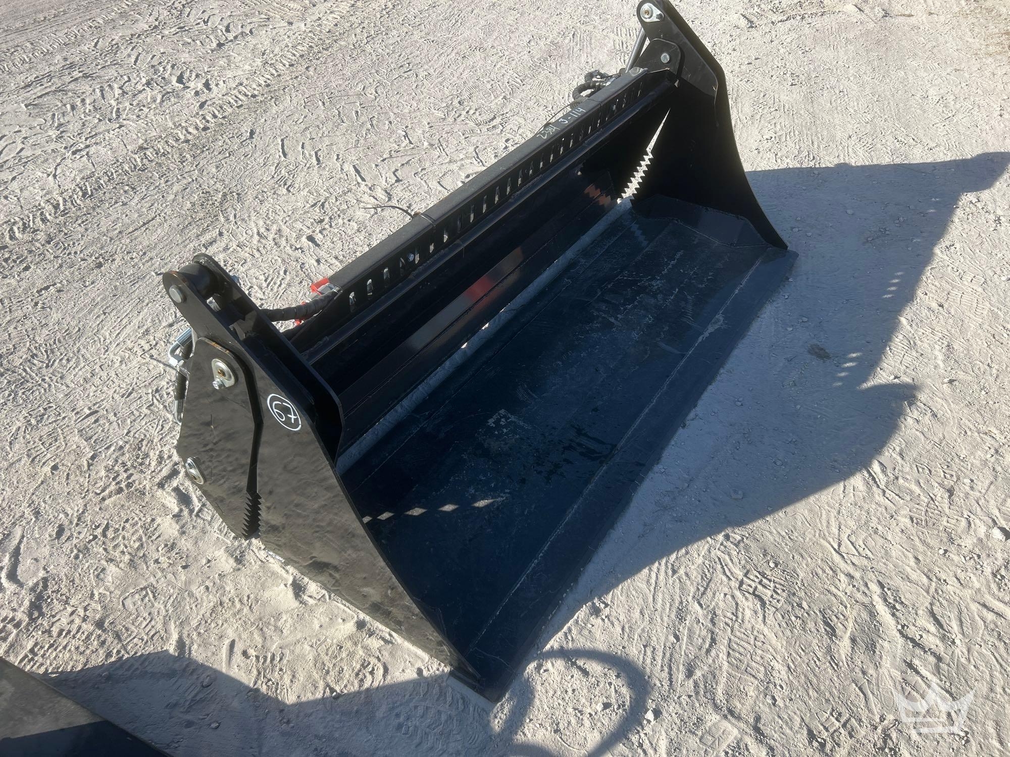 2025 KH72 72in Hydraulic 4-Way Clamshell Bucket Skid Steer Attachment (A61567)