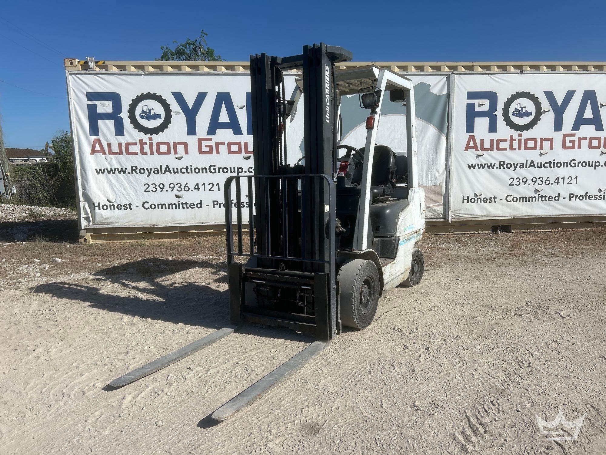 Uni Carries Fork lift (A56857)
