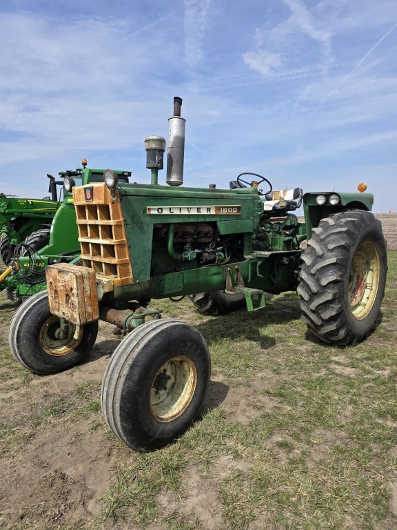 Oliver 1800 Tractor (A66285)
