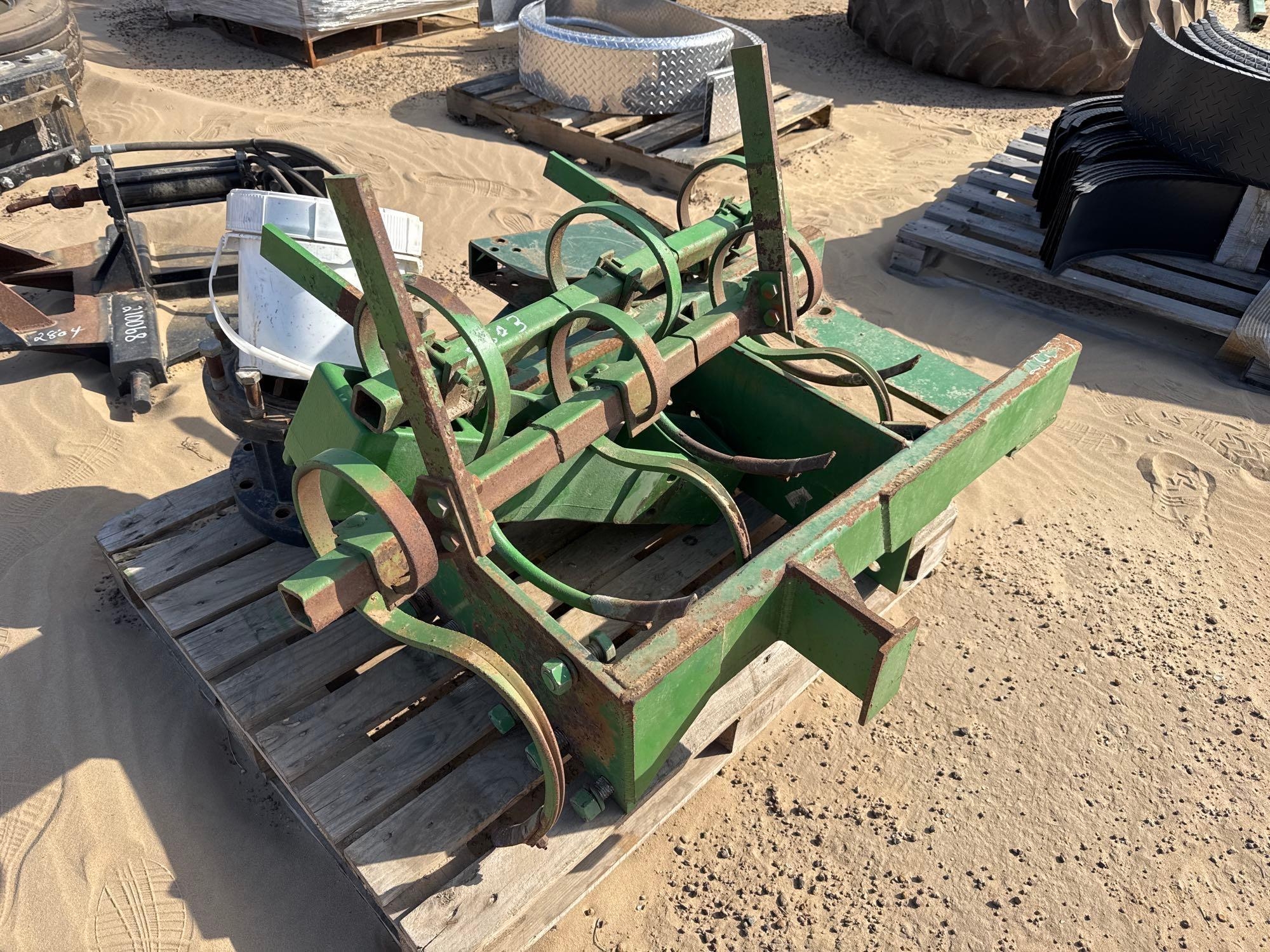 JOHN DEERE TANK BRACKET (A62131)