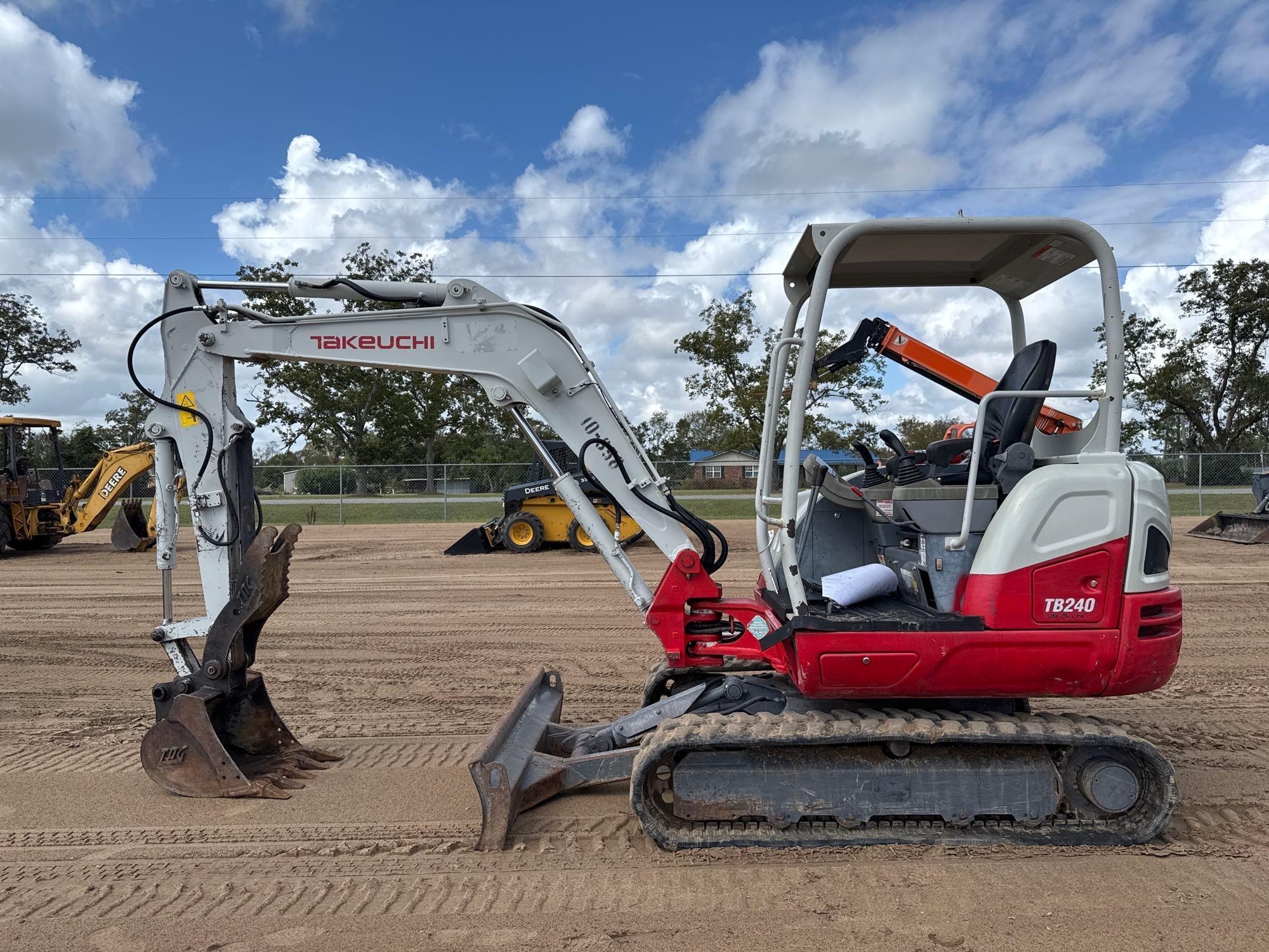TAKEUCHI TB240 EXCAVATOR (A52705)
